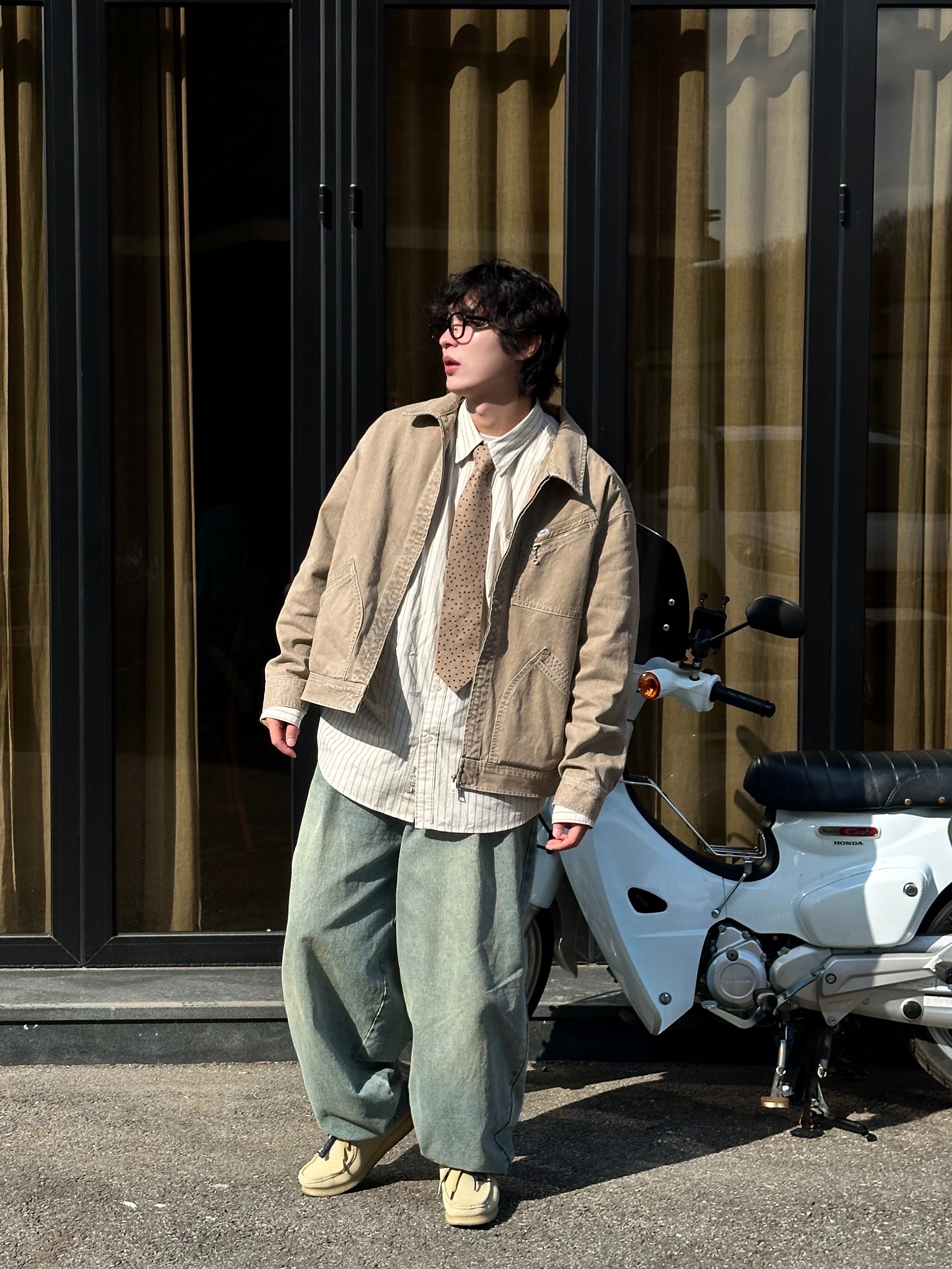 Clarks Wallabee Maple Suede 착용 스타일 - 1