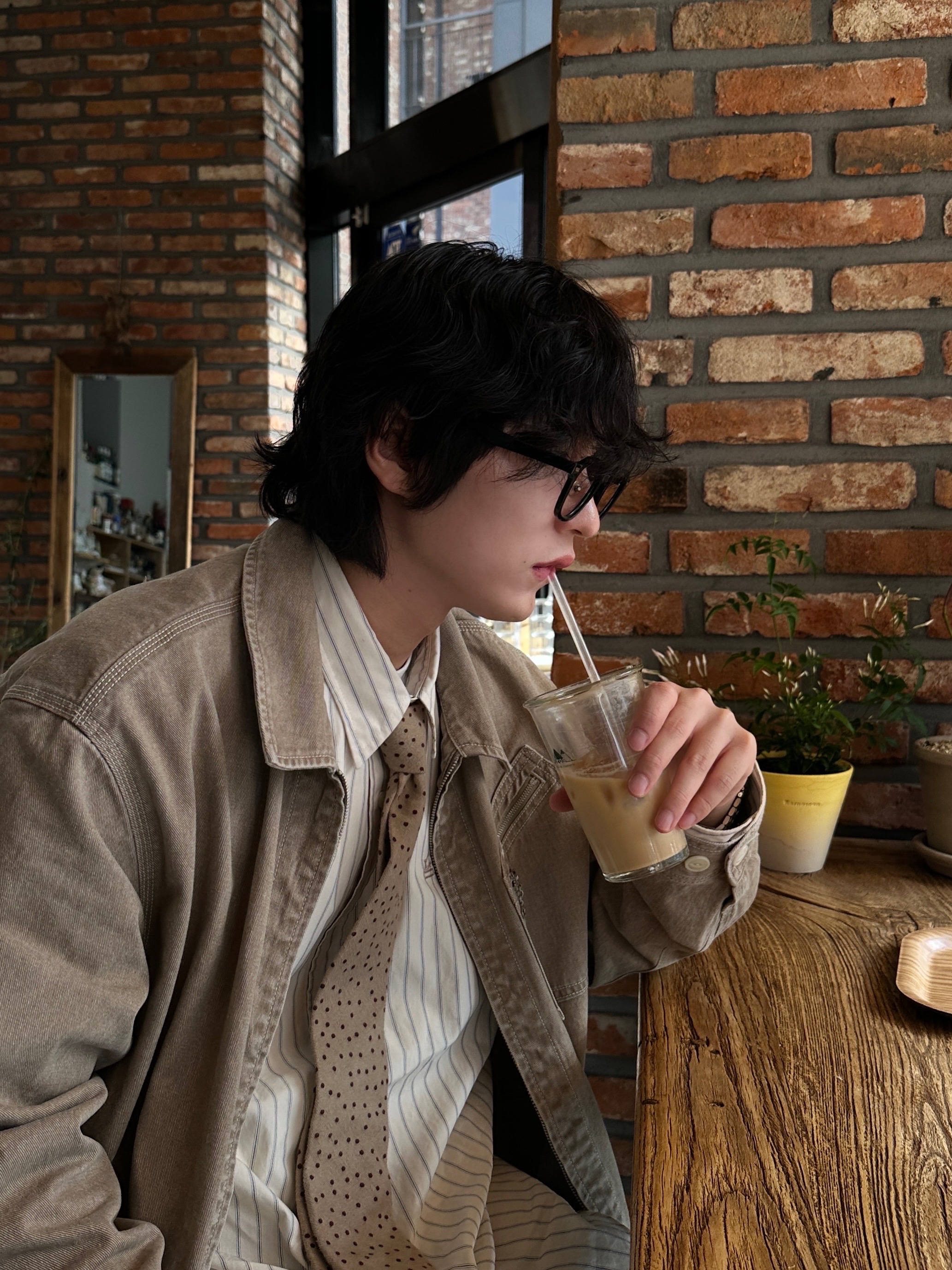 Clarks Wallabee Maple Suede 착용 스타일 - 4