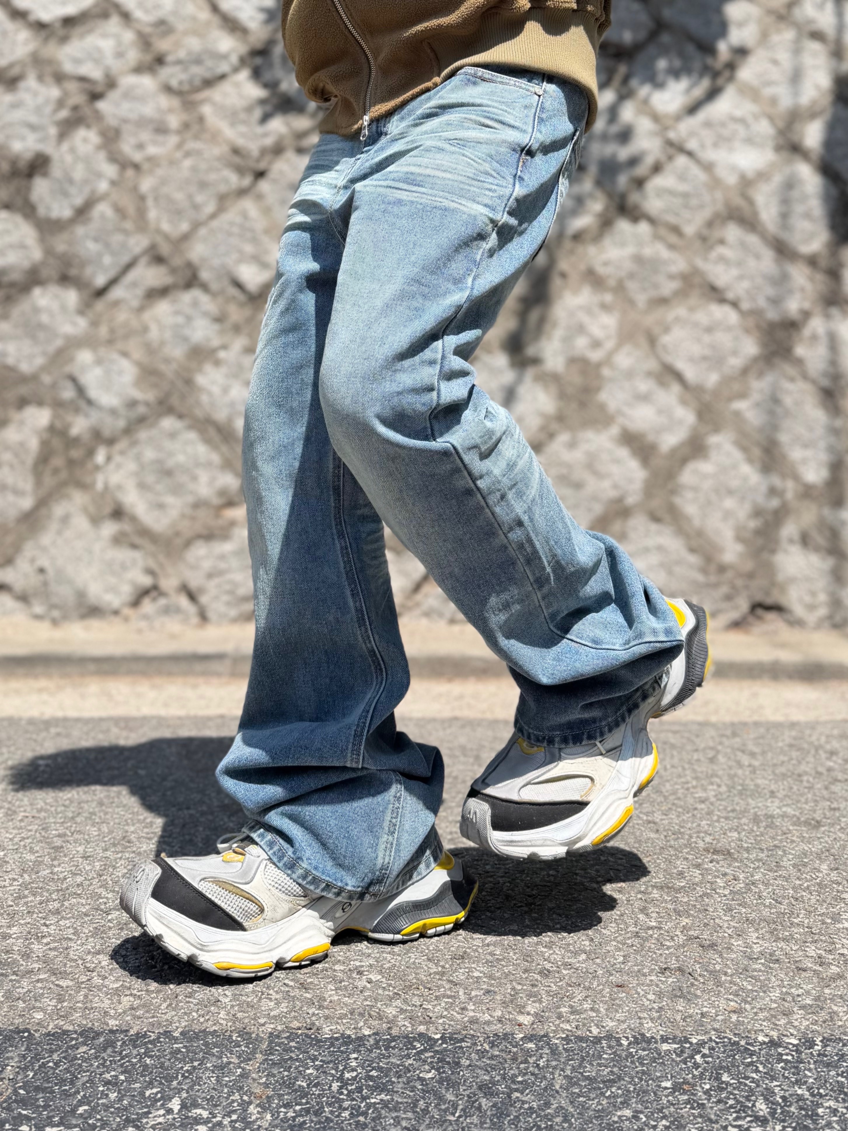 Balenciaga Cargo Sneakers Grey Black Yellow 착용 스타일 - 5