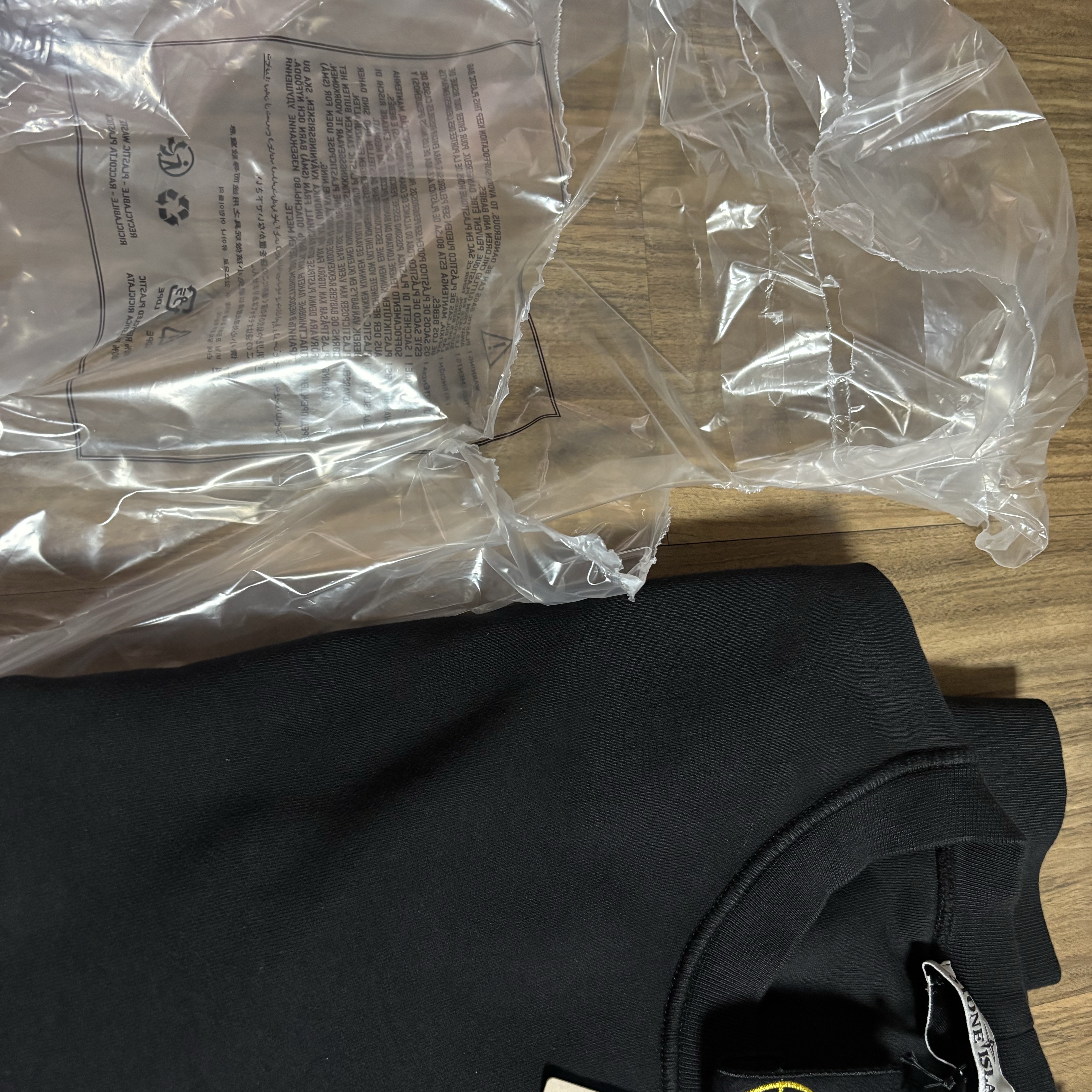 Stone Island 6100060 Organic Cotton Fleece Regular Fit Crewneck Sweatshirt Black - 26SS 착용 스타일 - 1