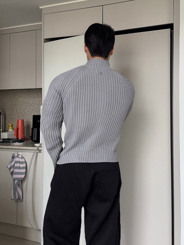 PHOS333 M Stand Neck Knit Zip-Up Grey 착용 스타일 - 3