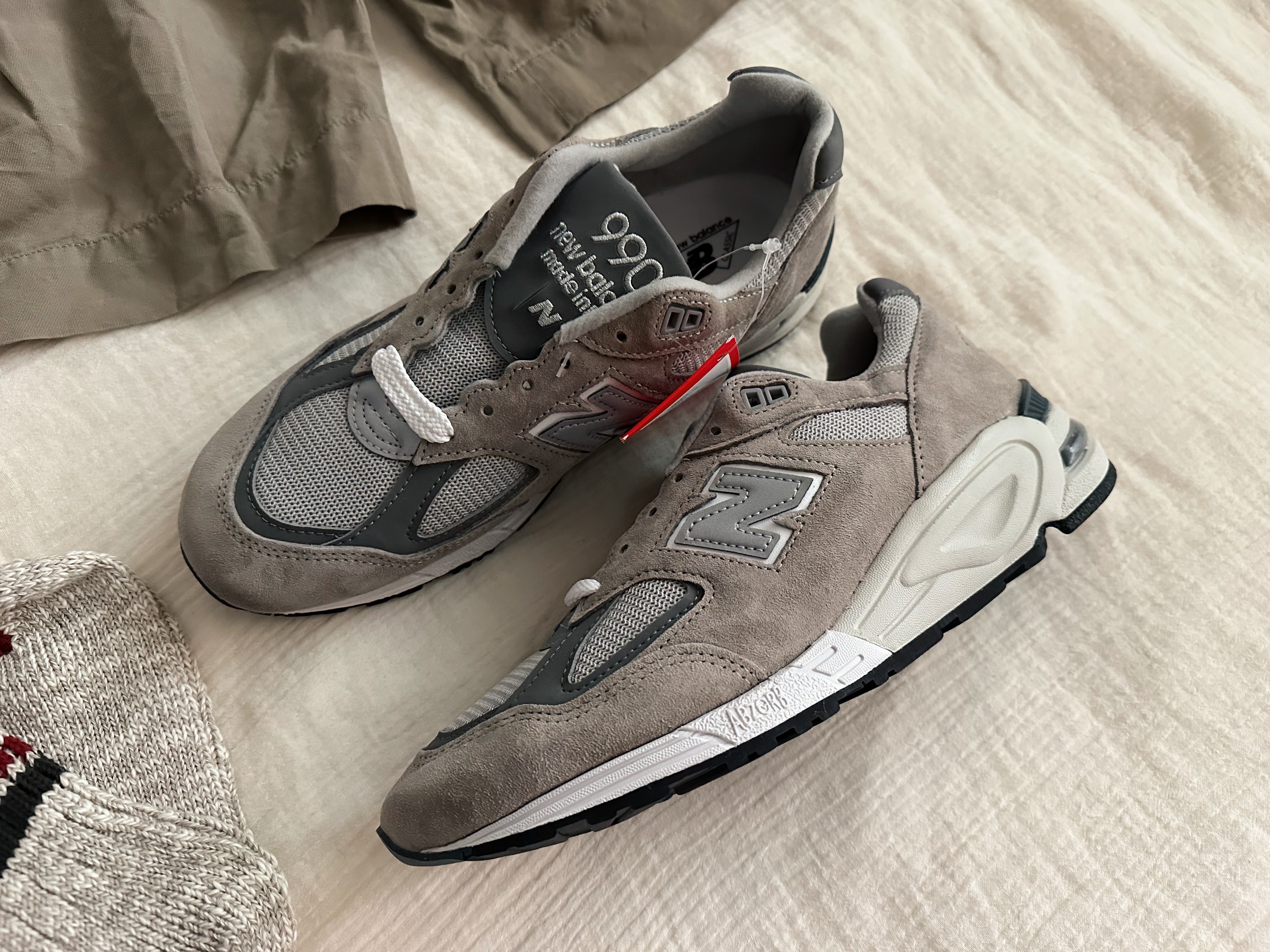 New Balance 990v2 Made in USA Grey 착용 스타일 - 1