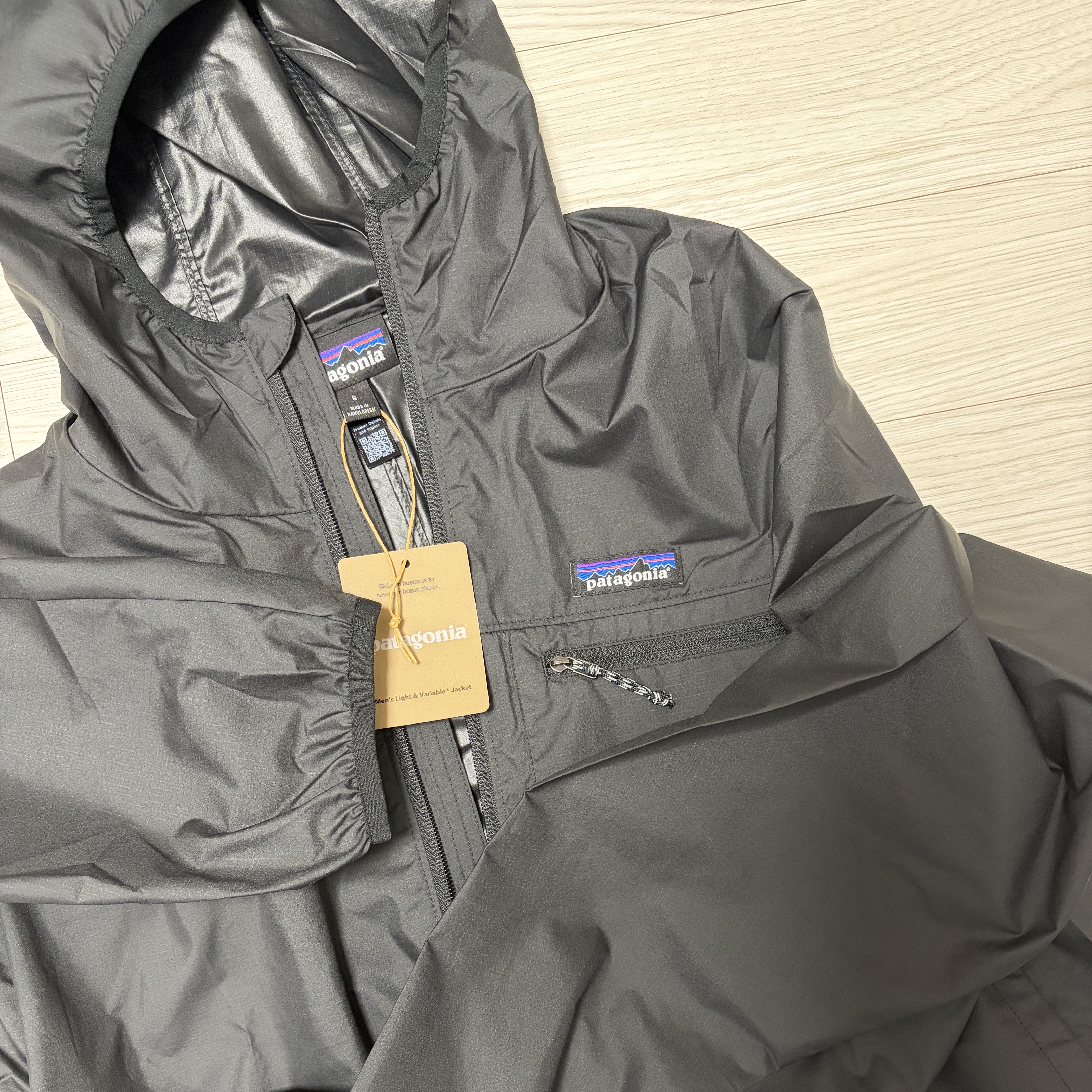 Patagonia Light Variable Jacket Black 착용 스타일