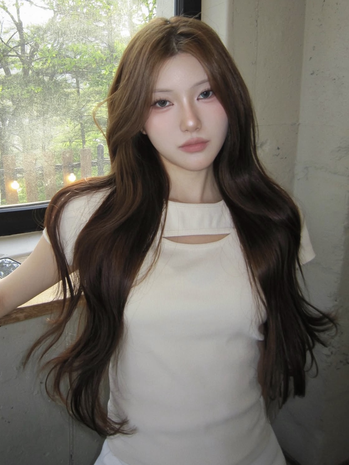 PHOS333 W Slim Fit Slit T-Shirt Cream 착용 스타일 - 5