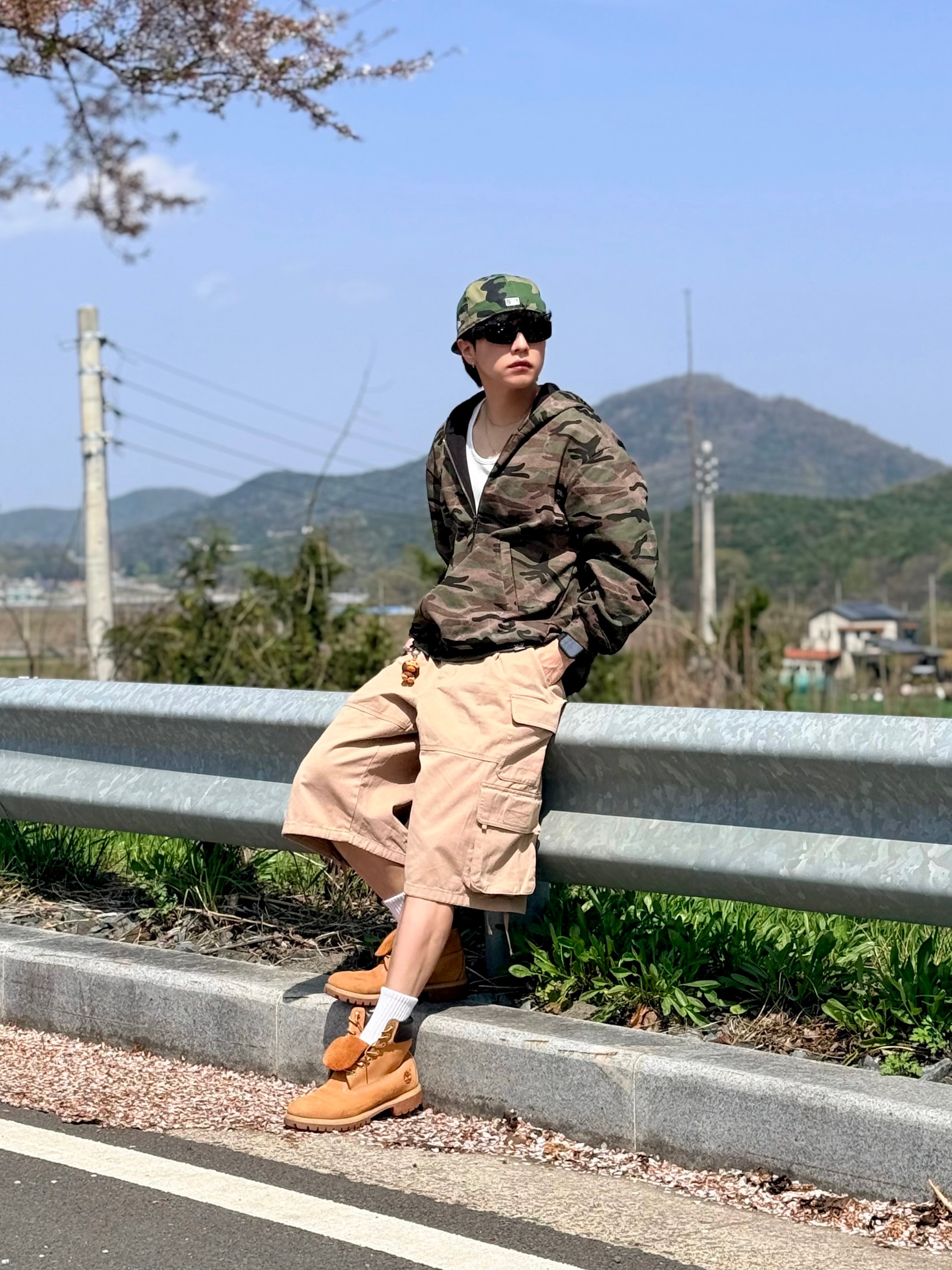 BAPE Baby Milo Keychain Brown, Timberland Premium 6 inch Waterproof Boot Wheat Nubuck - Wide 착용 스타일 - 1