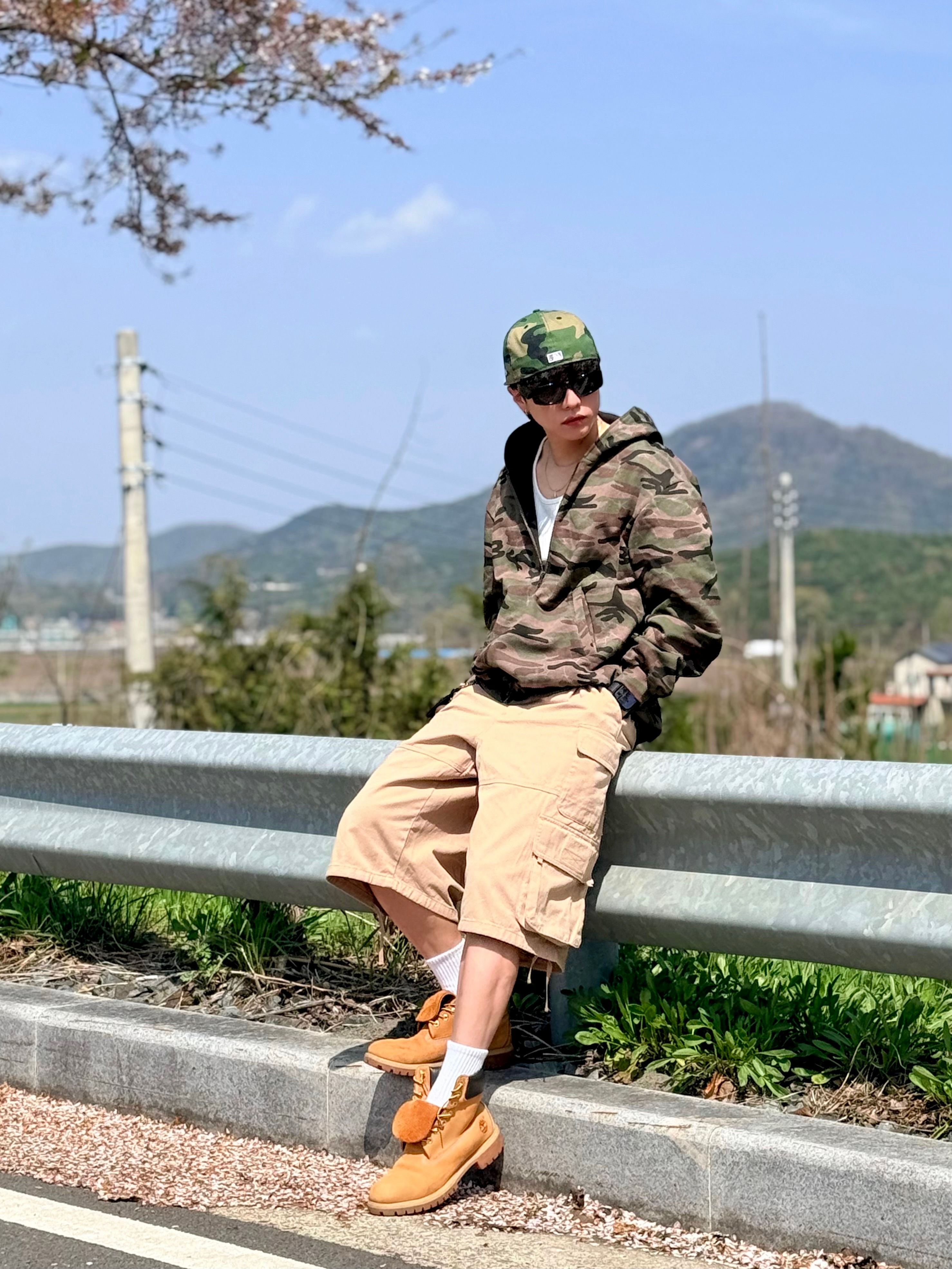 BAPE Baby Milo Keychain Brown, Timberland Premium 6 inch Waterproof Boot Wheat Nubuck - Wide 착용 스타일 - 4