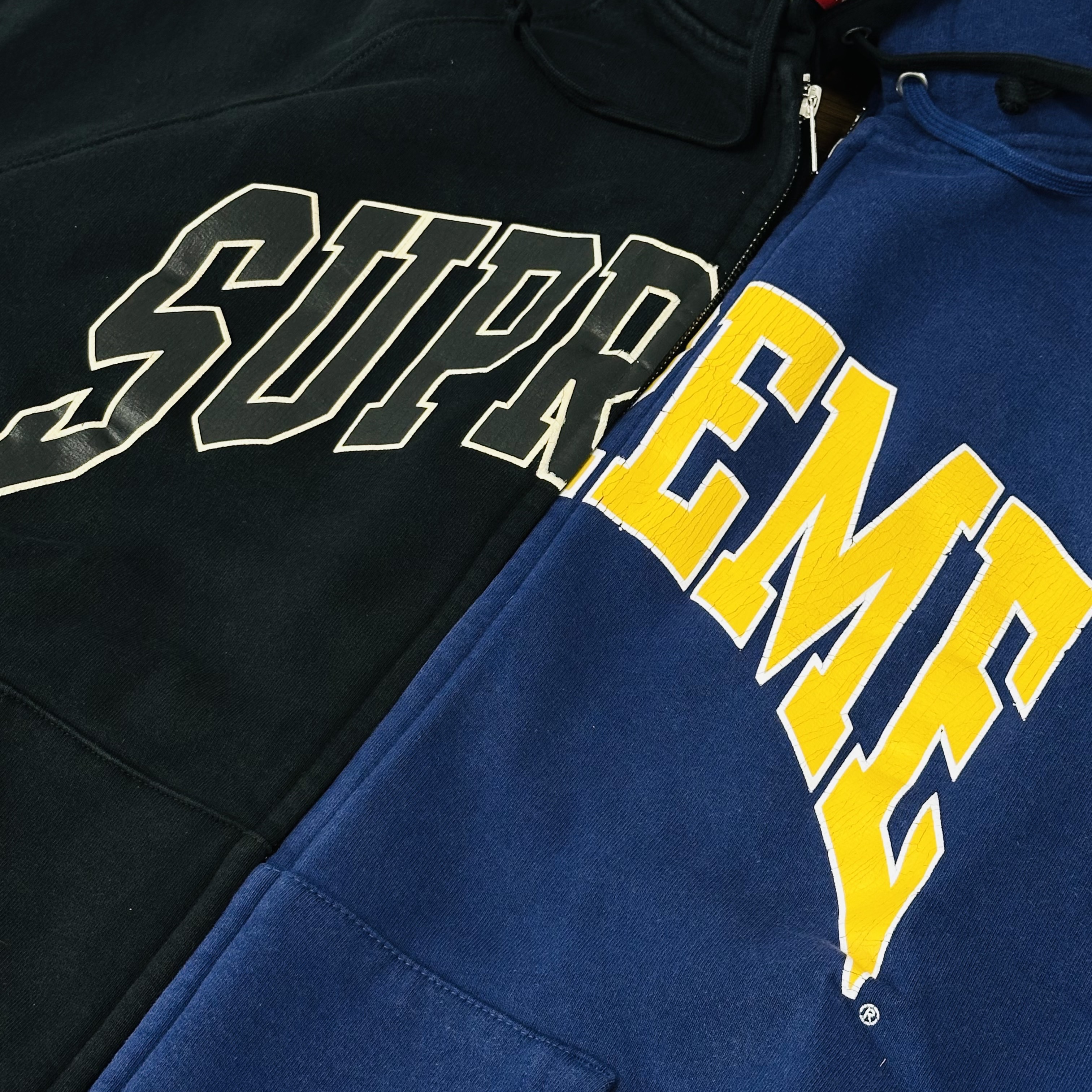 Supreme Cracked Raglan Zip Up Hooded Sweatshirt Washed Navy - 26SS, Supreme Cracked Raglan Zip Up Hooded Sweatshirt Black - 26SS 착용 스타일