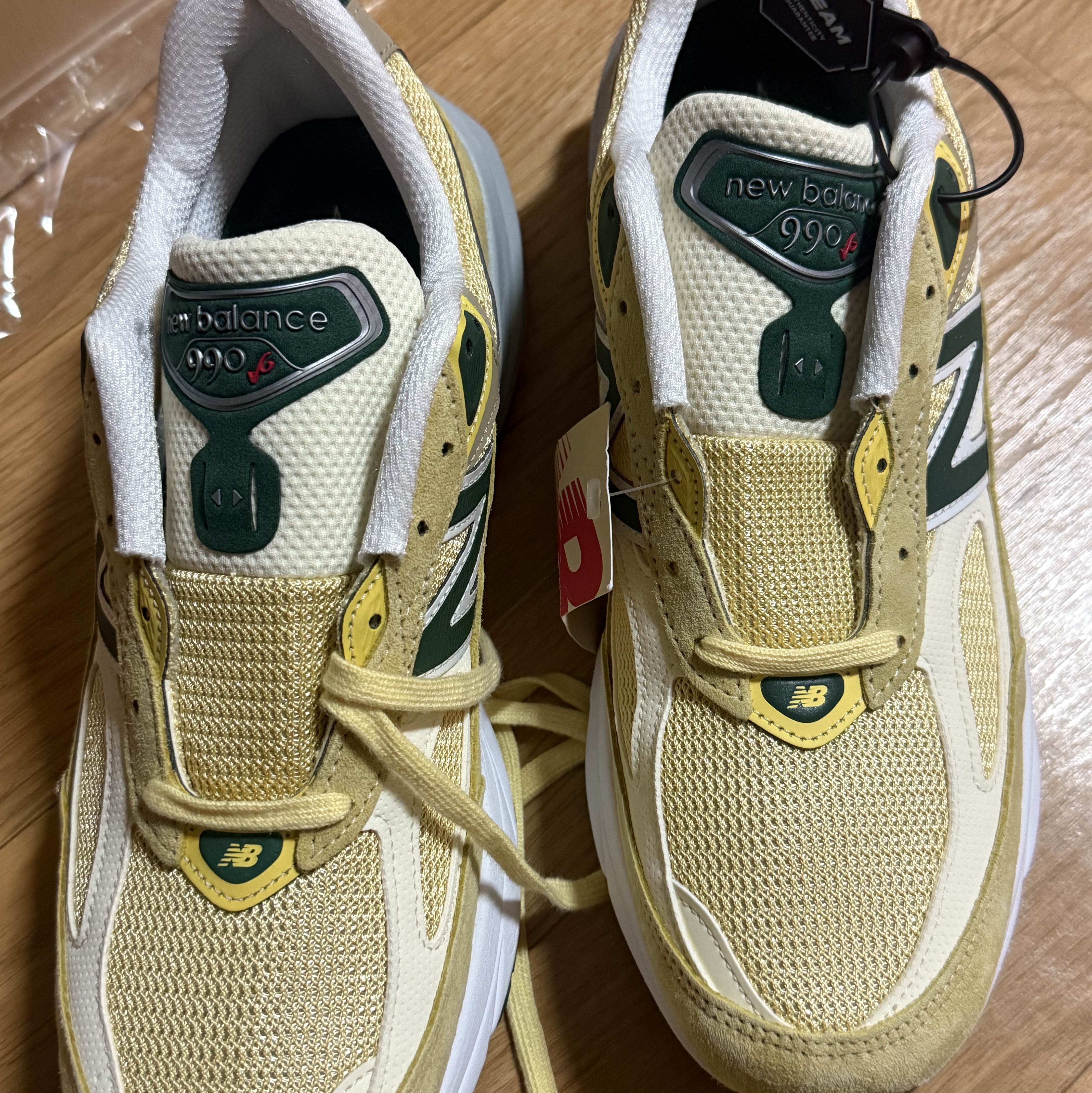 New Balance 990v6 Made in USA Sulphur Green 착용 스타일 - 5