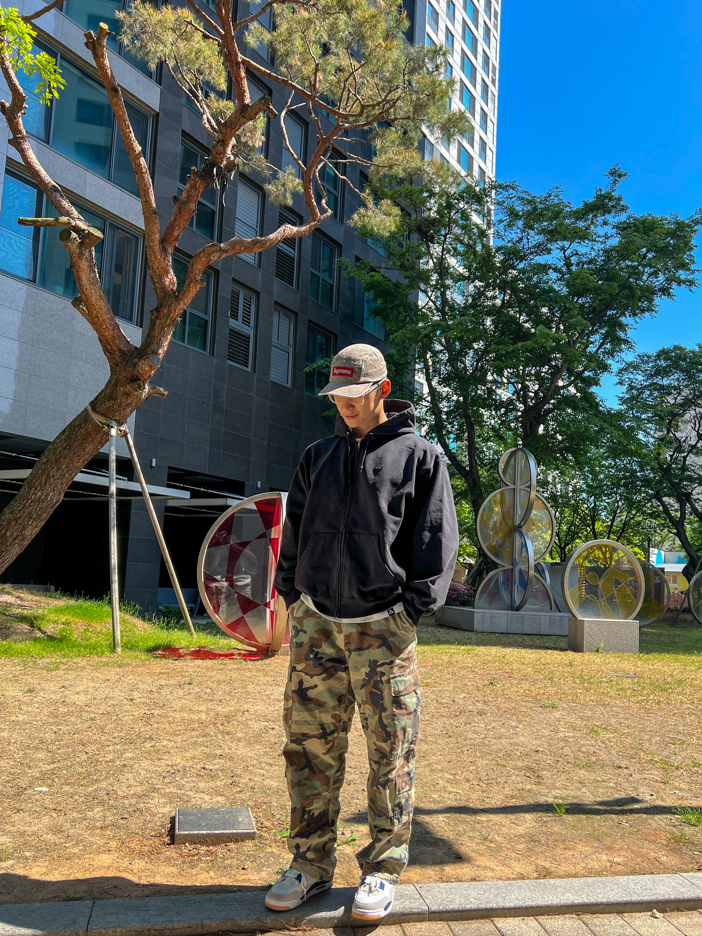 Jordan 4 x Nike SB Retro SP Navy, Supreme Small Box Zip Up Hooded Sweatshirt Black - 26SS 착용 스타일