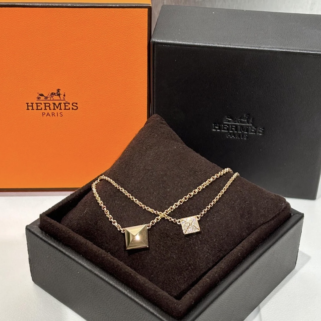 Hermes Clou D'H Bracelet & Rose Gold Diamonds 착용 스타일