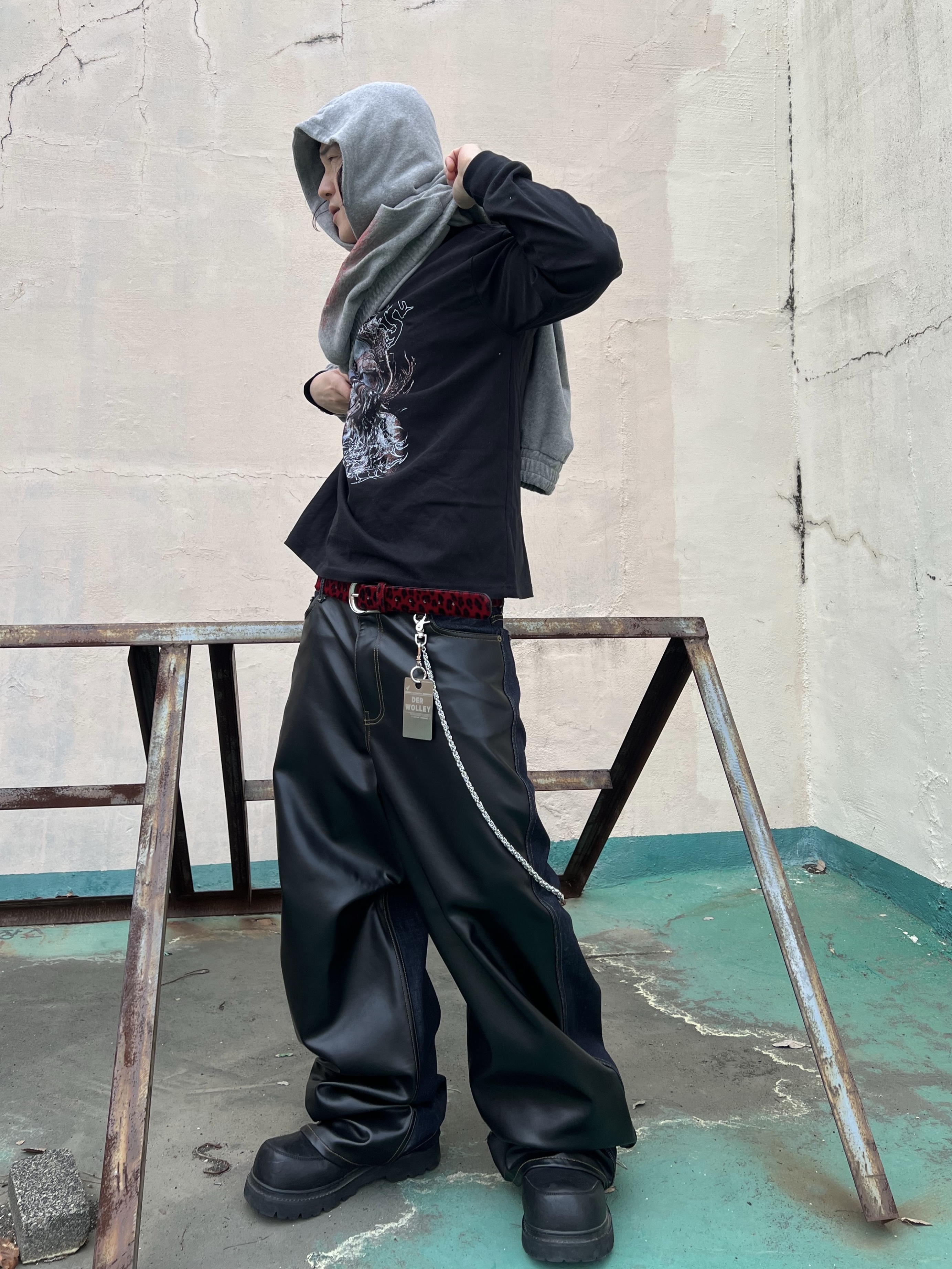 emostanceclub French Terry Buddha Hoodie, emostanceclub Leather Panel Half and Half Denim Indigo 착용 스타일 - 8