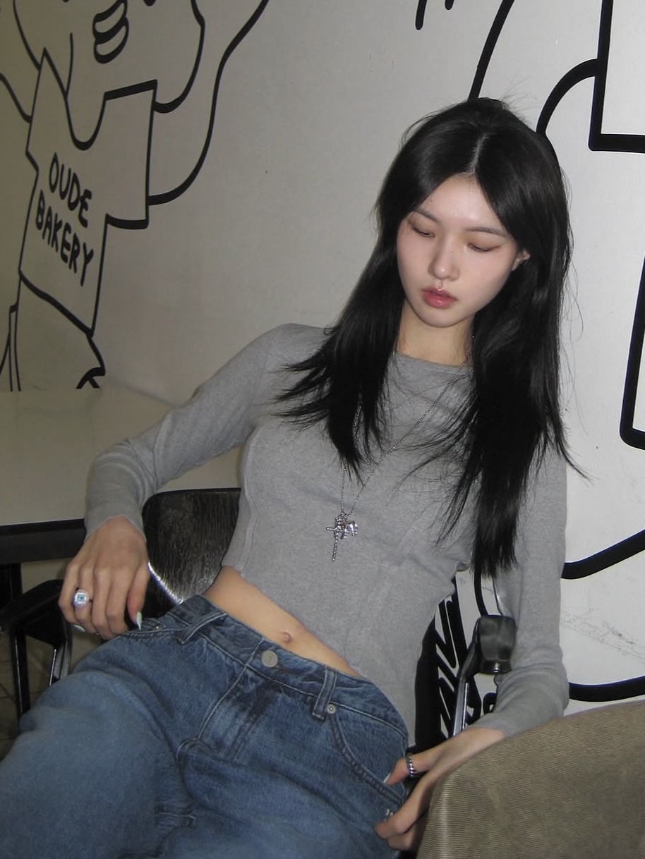 PHOS333 W Loose Fit Denim Pants Indigo Blue, PHOS333 W Diagonal Long Sleeved Melange Grey 착용 스타일 - 4
