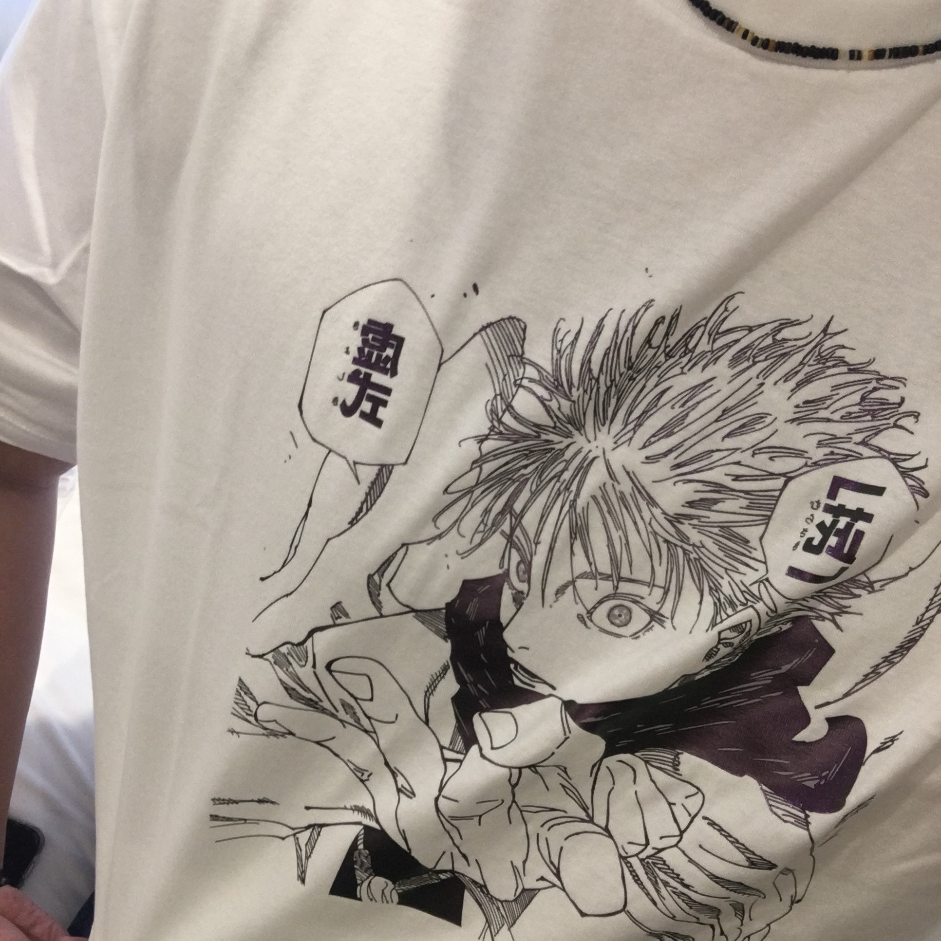 Uniqlo UT Shueisha 100th Anniversary Jujutsu Kaisen T-Shirt White 착용 스타일 - 1