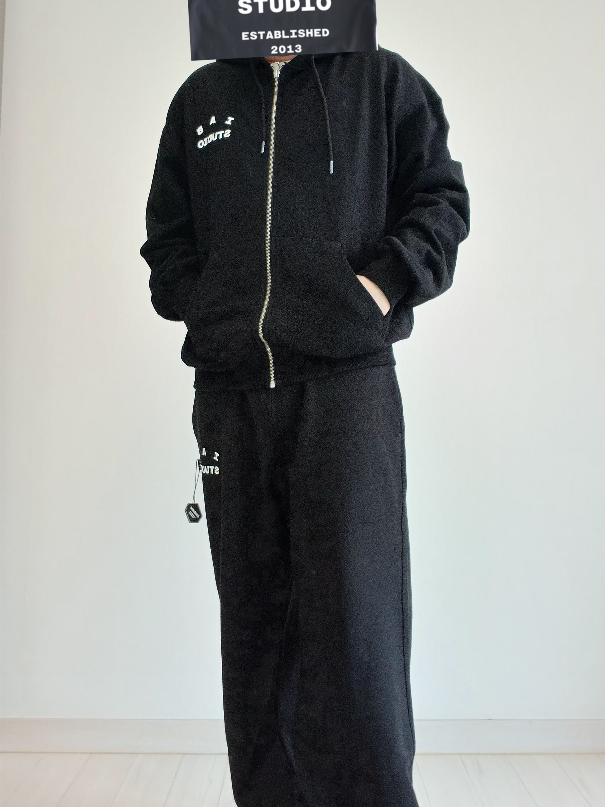 IAB Studio Zip-Up Hoodie Black - 26SS, IAB Studio IAB Sweatpants Black 착용 스타일 - 2