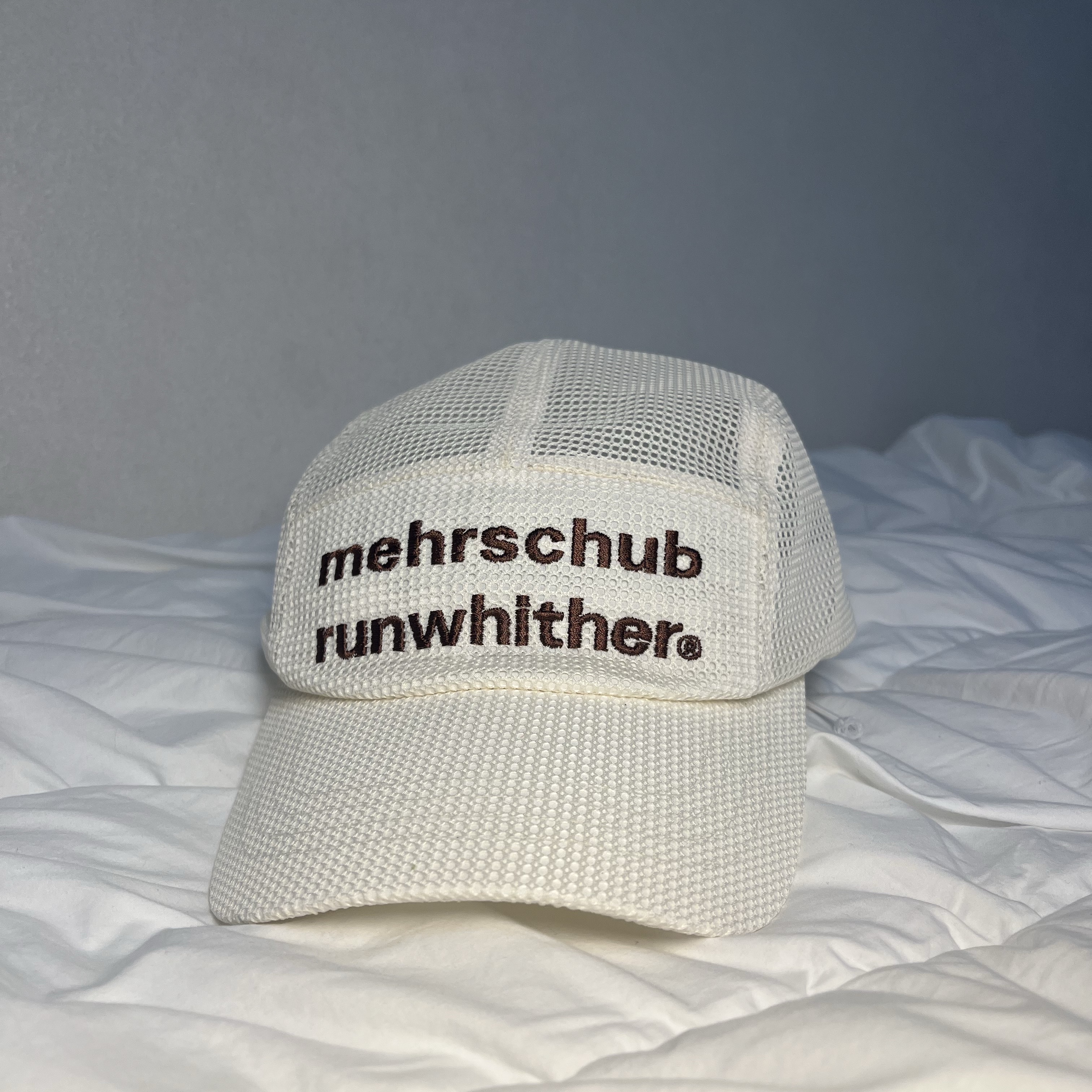 [KREAM 단독] runwhither Mesh Cap Ivory 착용 스타일 - 4