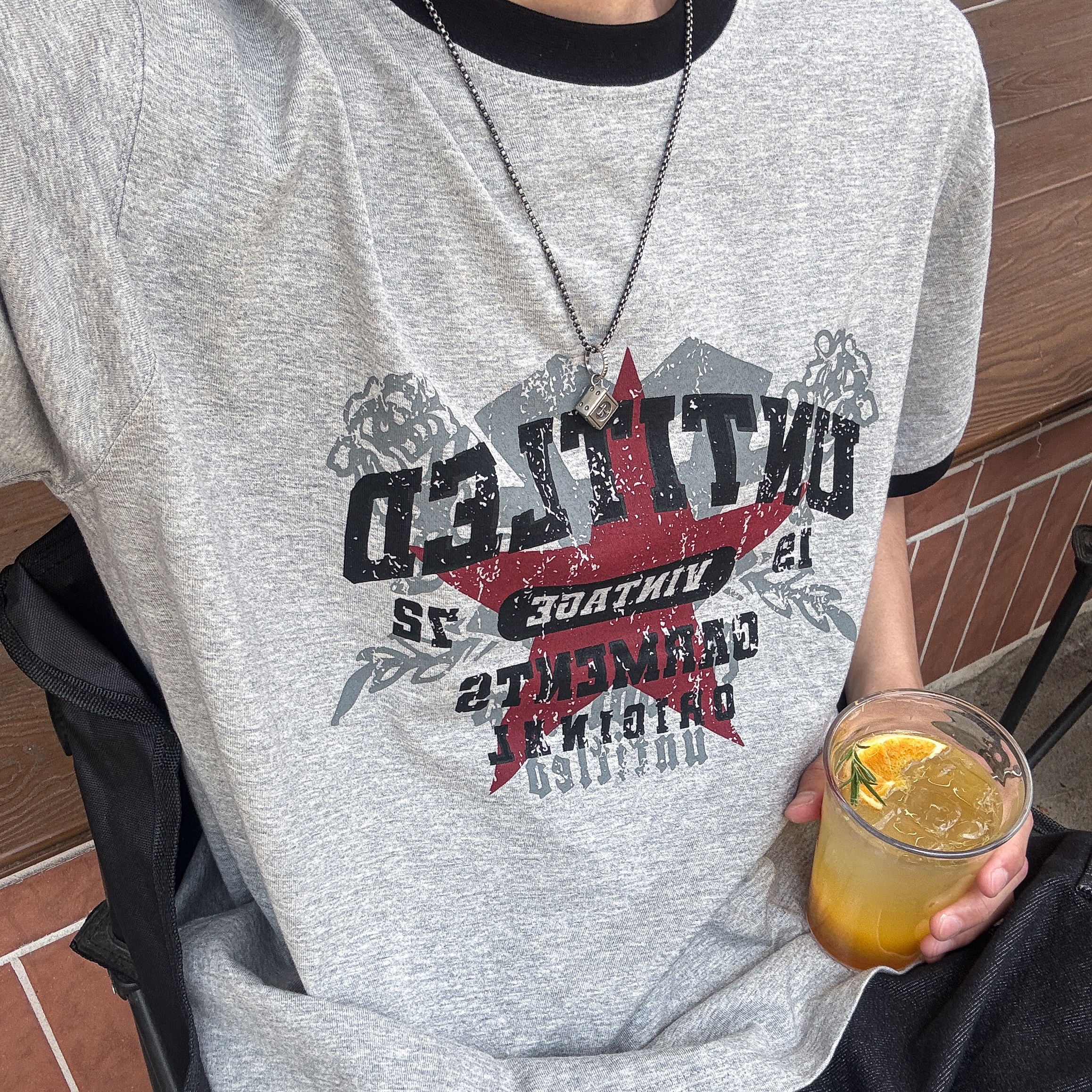 Flavorism VTG Graphic Linger T-shirt Melange Black, GU Real Leather Moccasin Shoes Black 착용 스타일 - 2