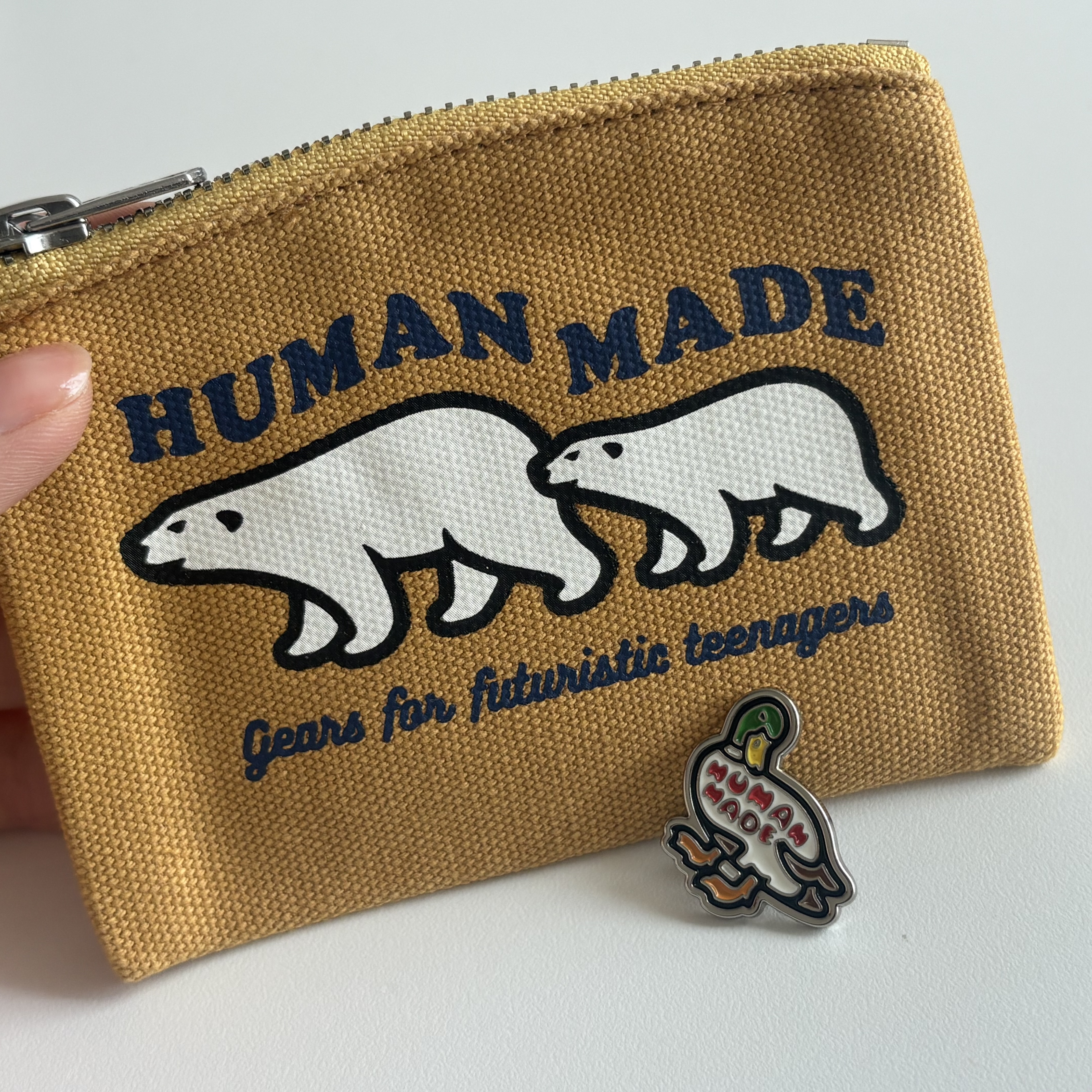 Human Made Animal Pin #2 Green, Human Made Card Case Beige 착용 스타일