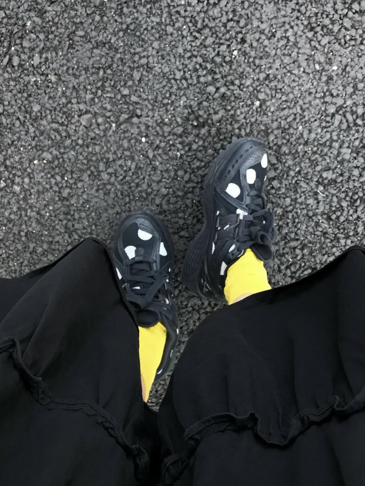New Balance 1906R Polka Dot Black 착용 스타일