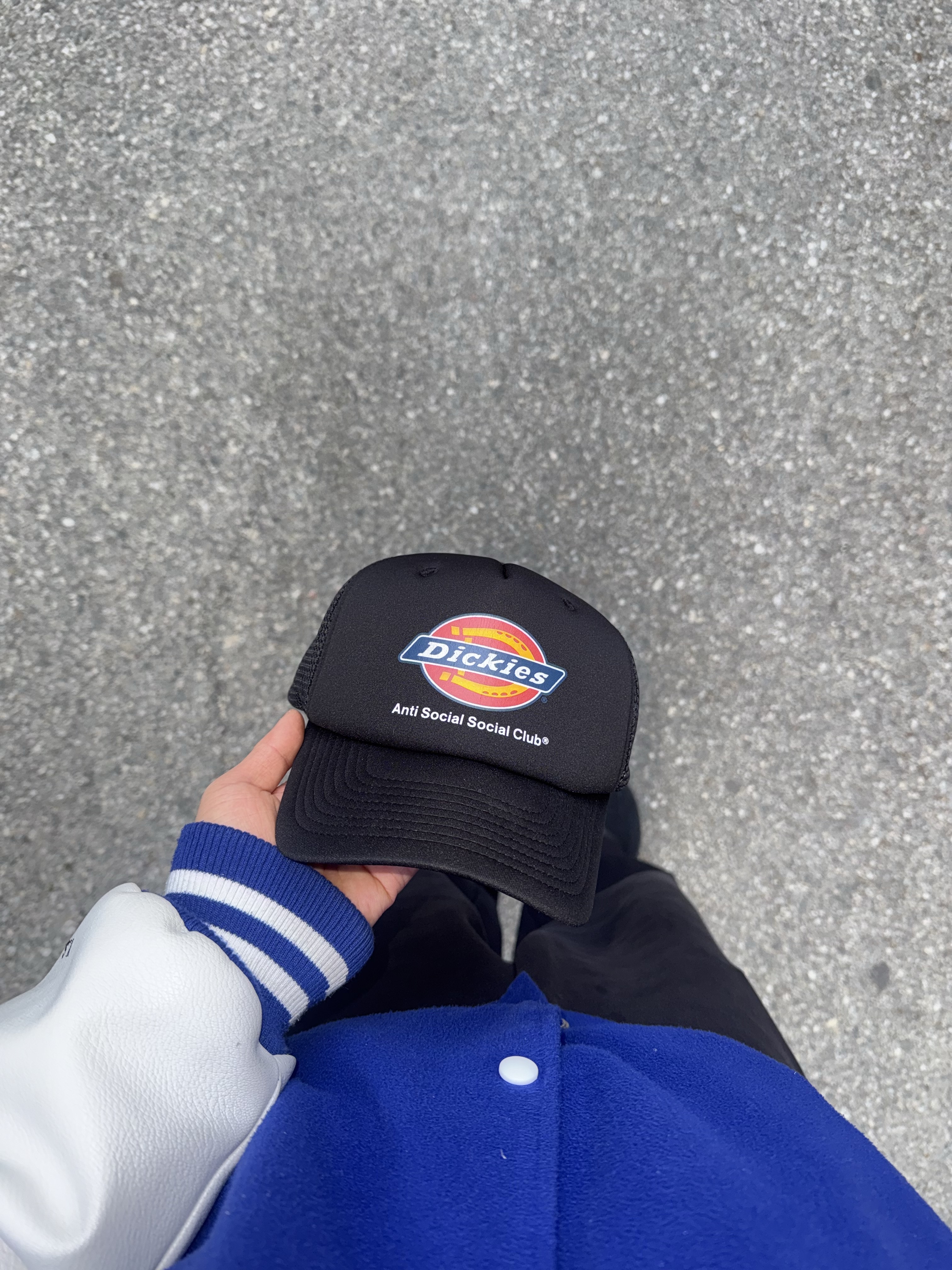 Mischief Rhombus Mountain Backpack Khaki, Anti Social Social Club x Dickies Trucker Cap Black 착용 스타일 - 2