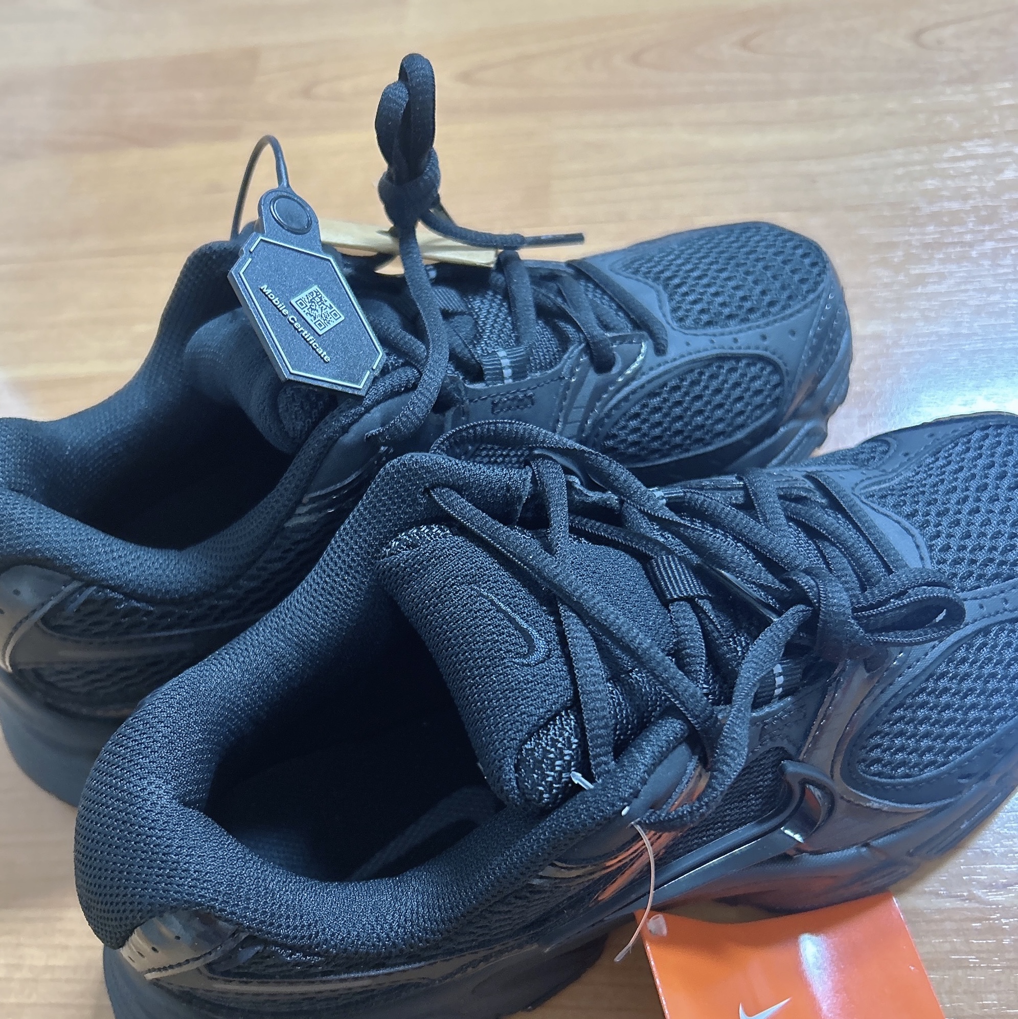 (W) Nike V5 RNR Black Anthracite 착용 스타일 - 2