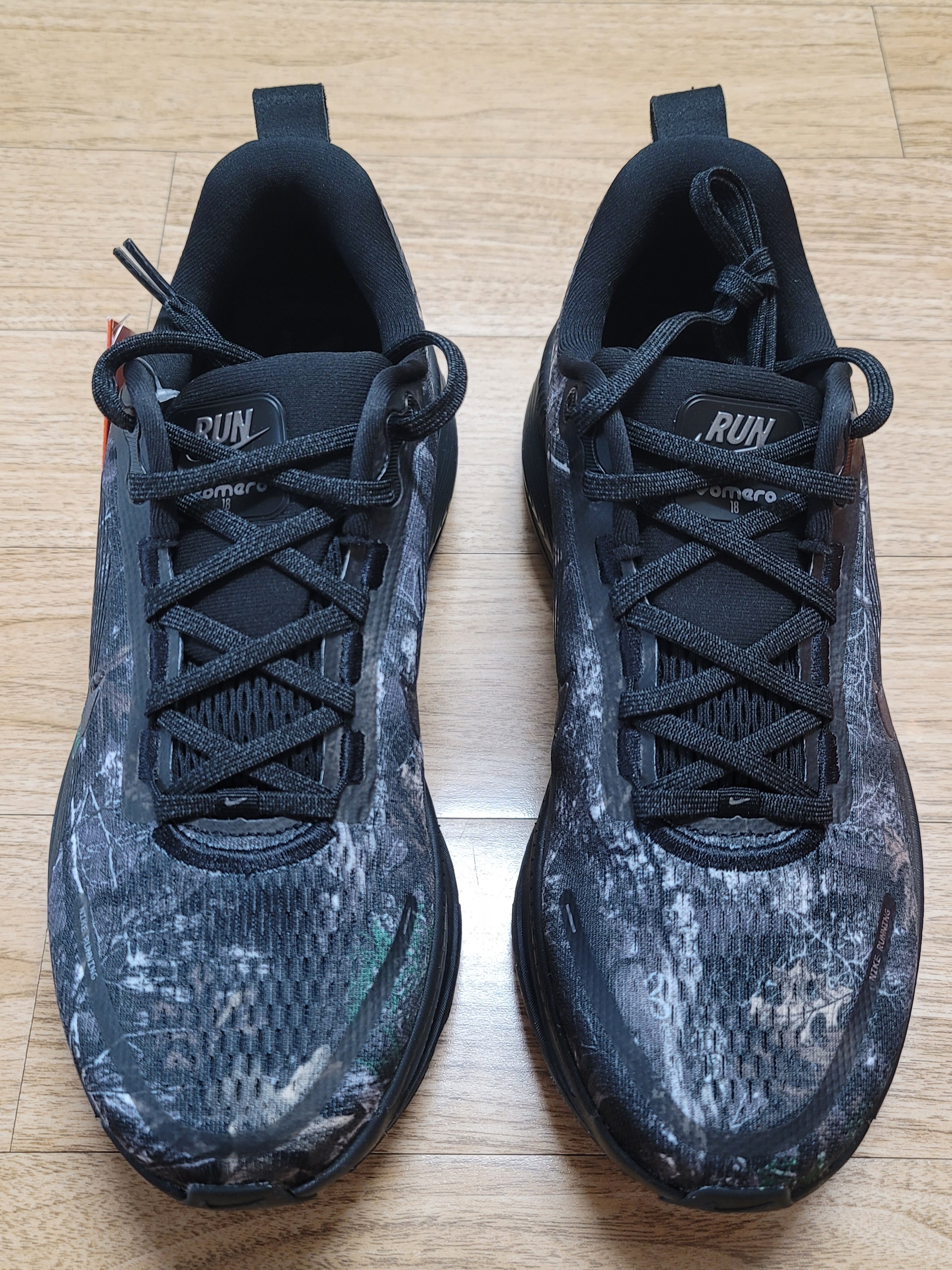 Nike Vomero 18 Realtree Camo Black Dark Smoke Grey 착용 스타일