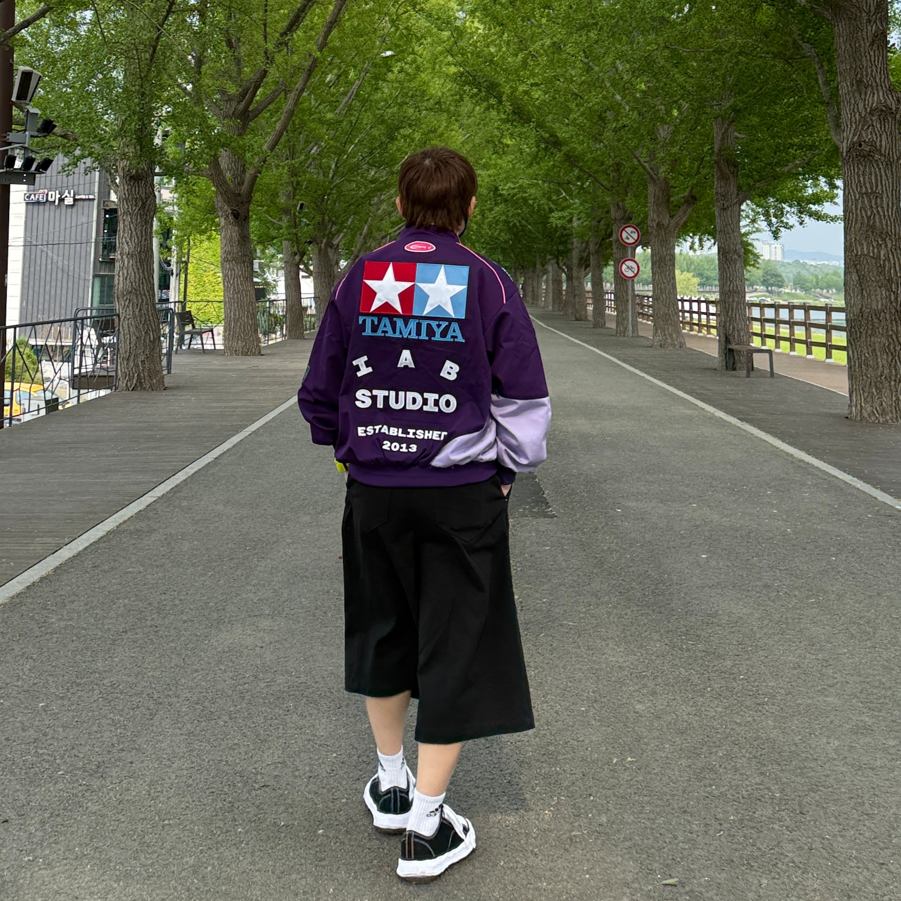 IAB Studio x Tamiya IAB Comets Racing Jacket Purple, Maison Mihara Yasuhiro Peterson23 OG Sole Canvas Low-top Sneakers Black 착용 스타일
