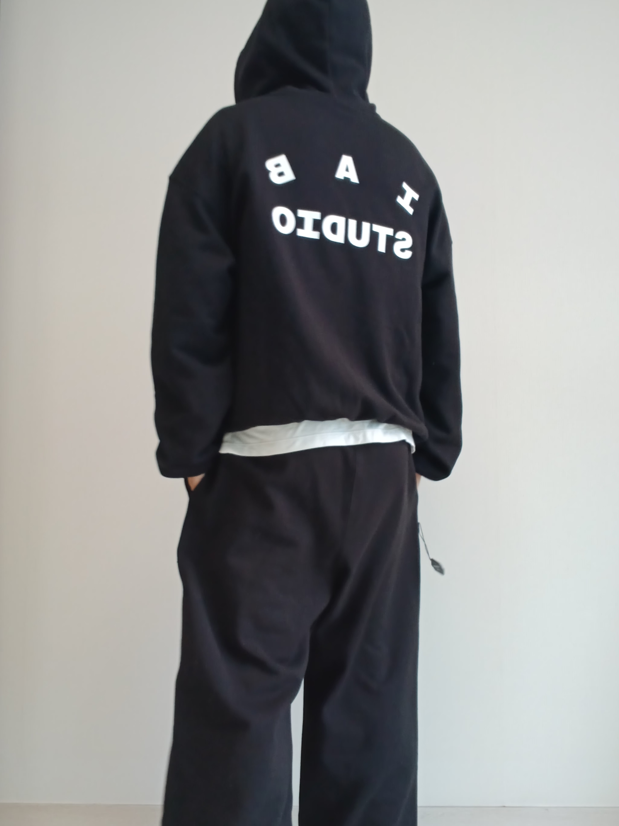 IAB Studio Zip-Up Hoodie Black - 26SS, IAB Studio IAB Sweatpants Black 착용 스타일 - 6