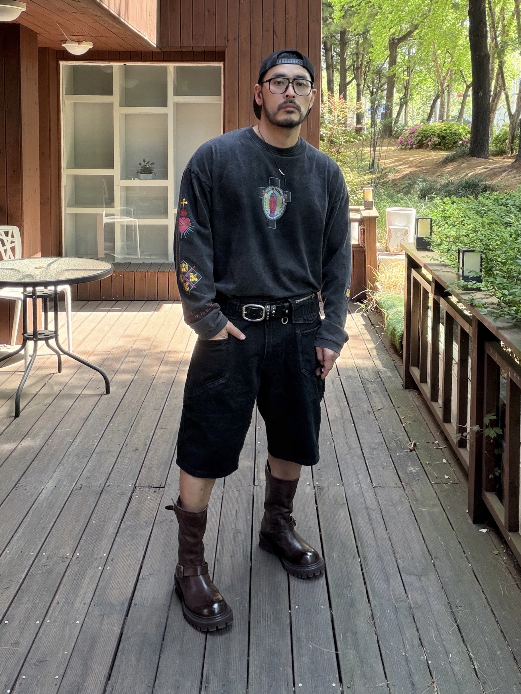 HIGHTIDE FRANKIE Nosso Bebe Amado Long Sleeve Tee Black, Plasticproduct MPa Wallet Shorts Black 착용 스타일 - 4
