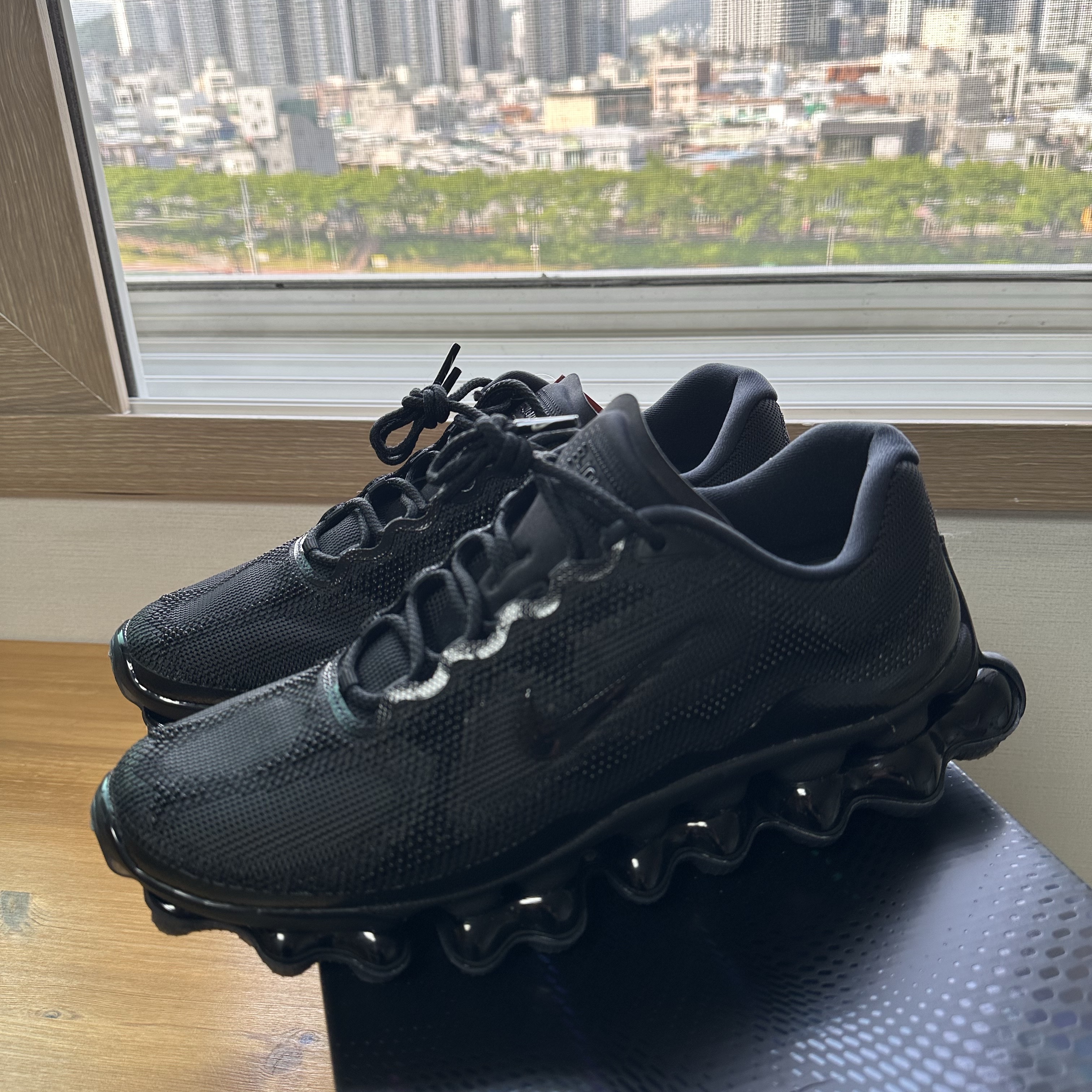 Nike Air Liquid Max Black 착용 스타일 - 1