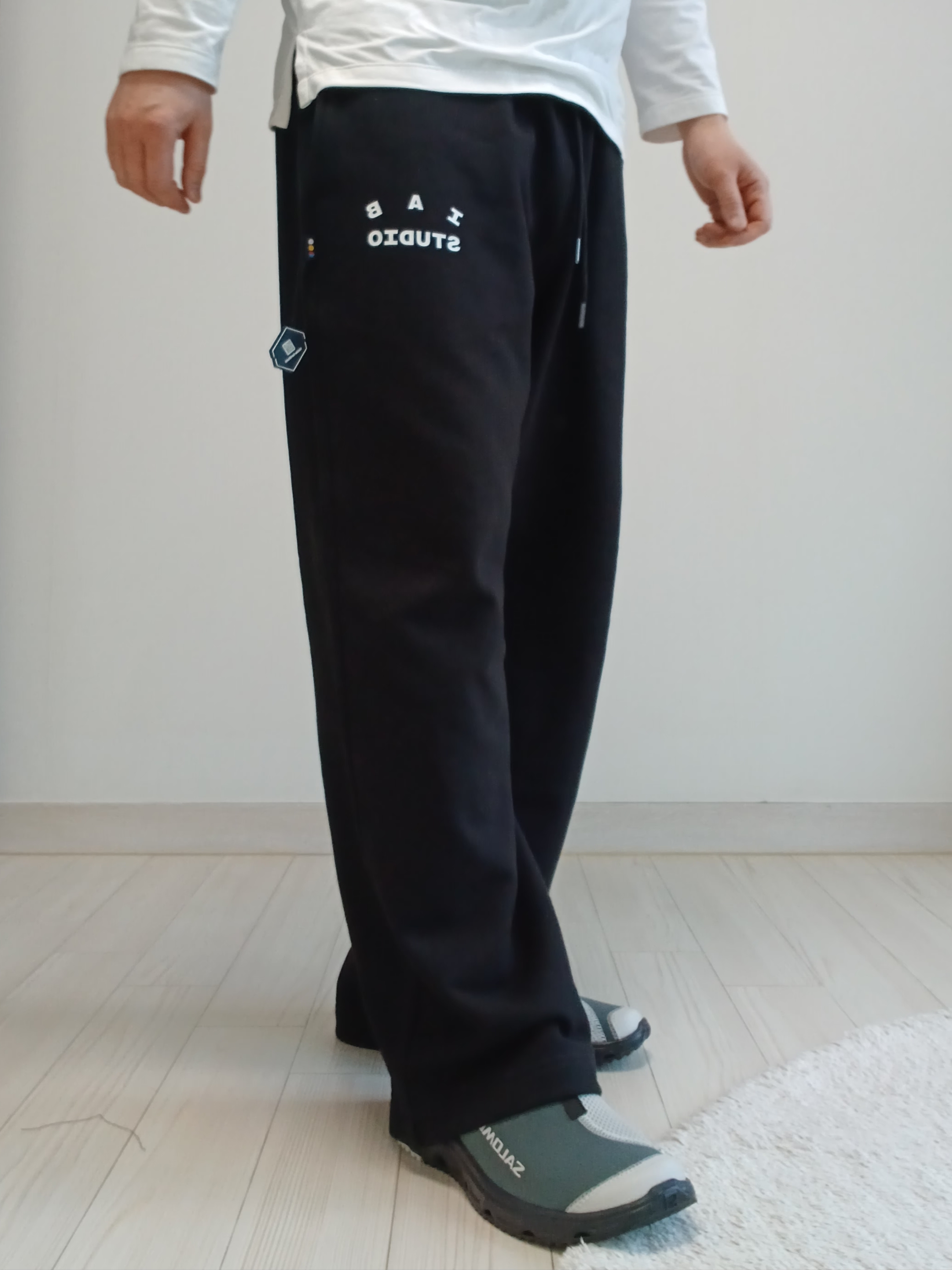 IAB Studio IAB Sweatpants Black, Salomon RX Slide 3.0 Urban Chic Lunar Rock 착용 스타일 - 6