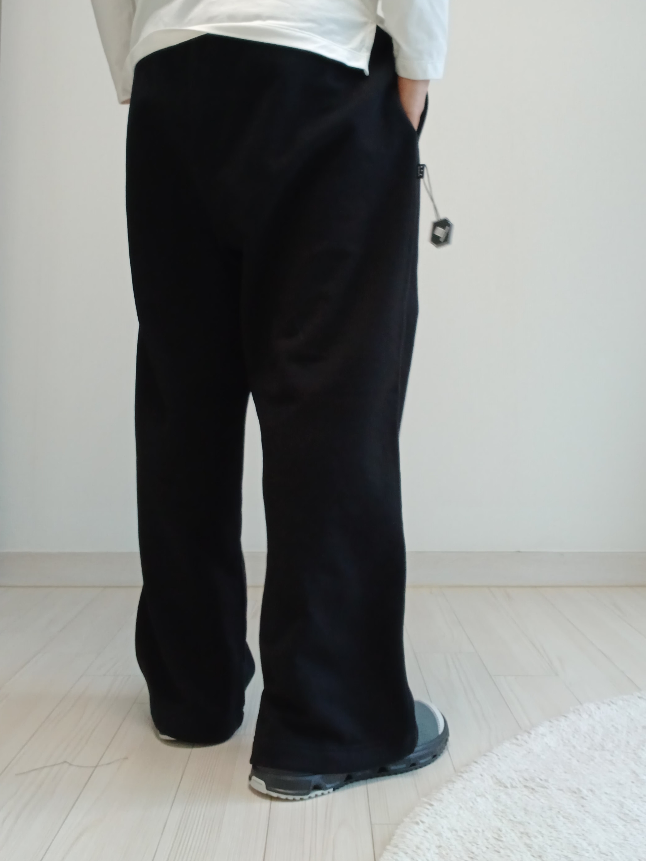 IAB Studio IAB Sweatpants Black, Salomon RX Slide 3.0 Urban Chic Lunar Rock 착용 스타일 - 10
