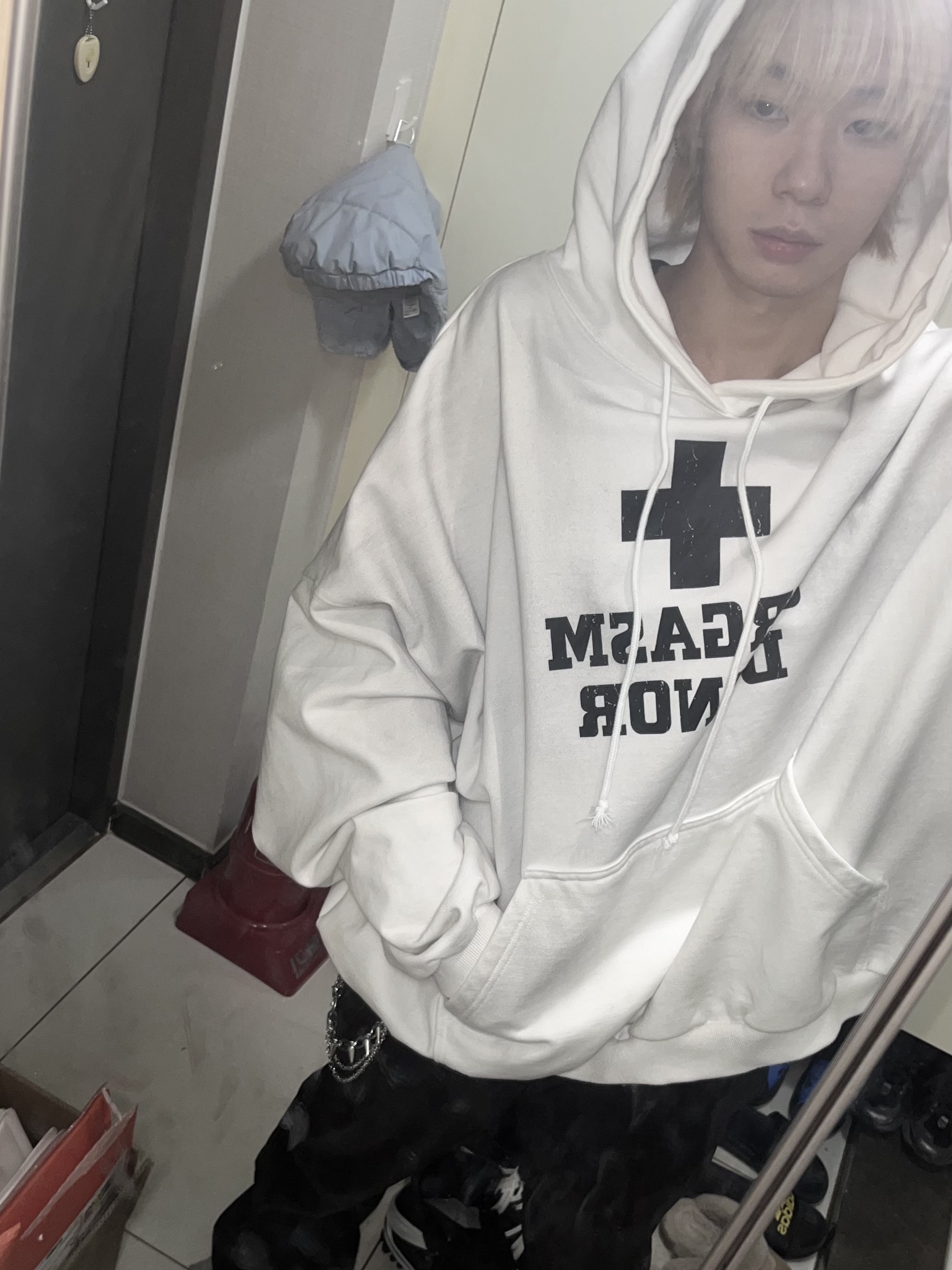 Project G/R Orgasm Donor Hoodie Dirty White, Balenciaga 3XL Sneakers Light Beige 착용 스타일 - 1