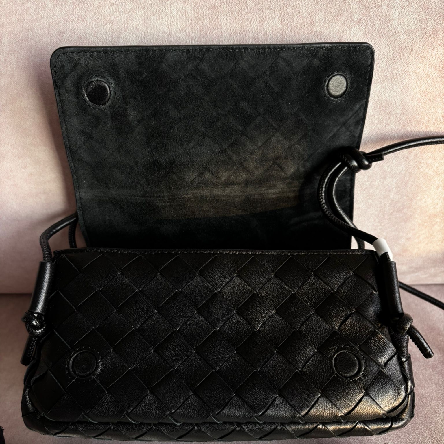 Bottega Veneta Notturno Black 착용 스타일 - 1