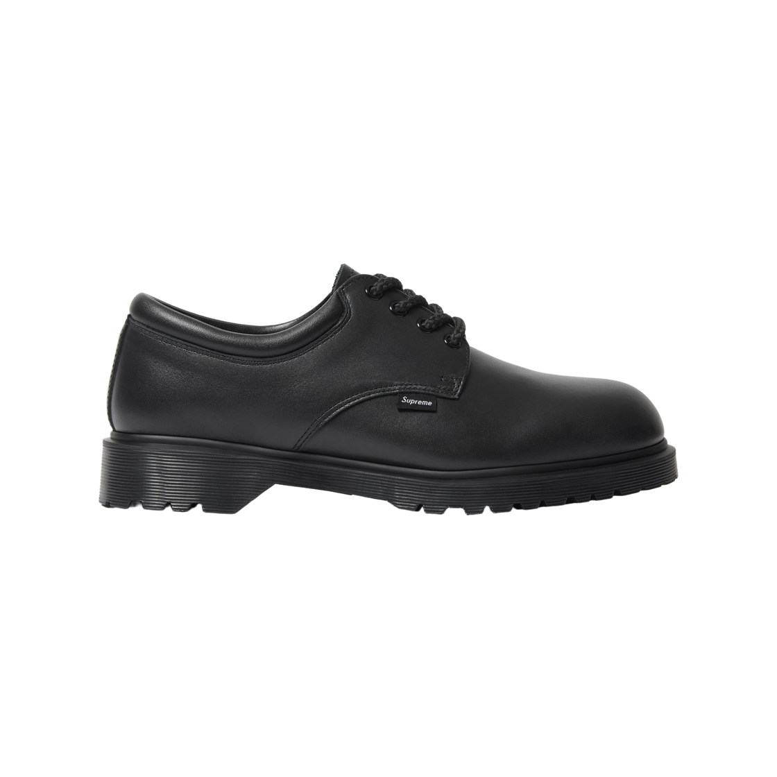 닥터 마틴 x 슈프림 포스탈 슈프림 4-아이 슈 블랙 - 26SS(Dr. Martens x Supreme Postal Supreme 4-Eye Shoe Black - 26SS)