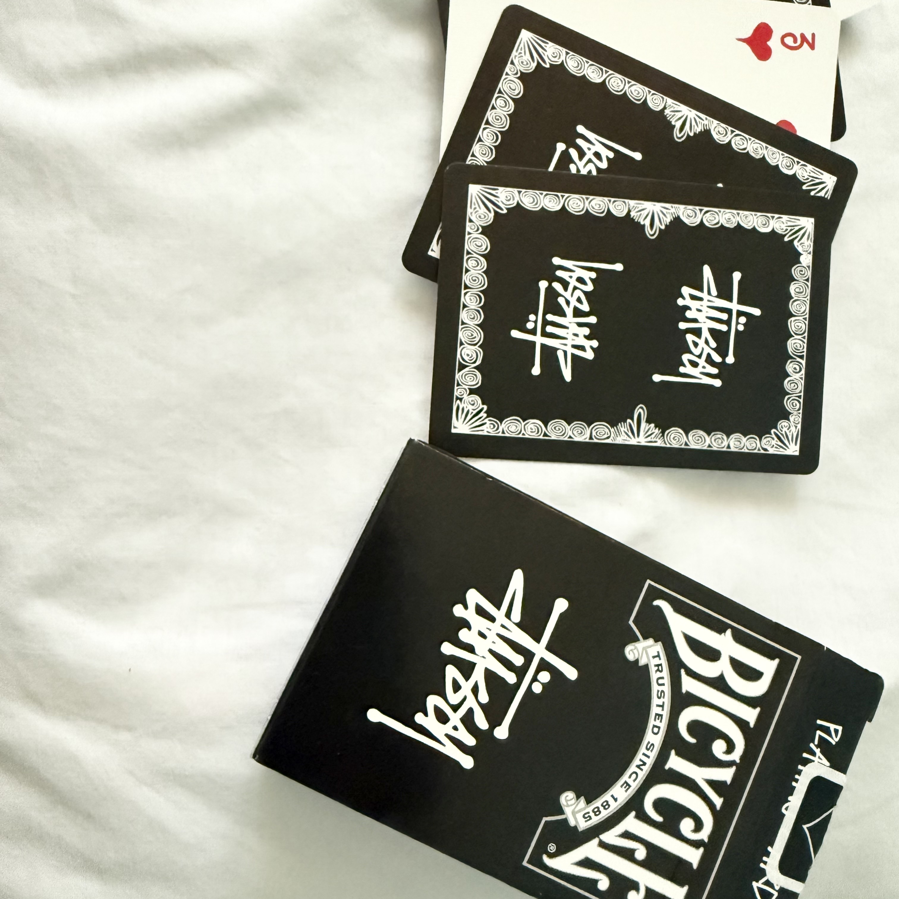 Stussy Playing Cards Black 착용 스타일 - 1