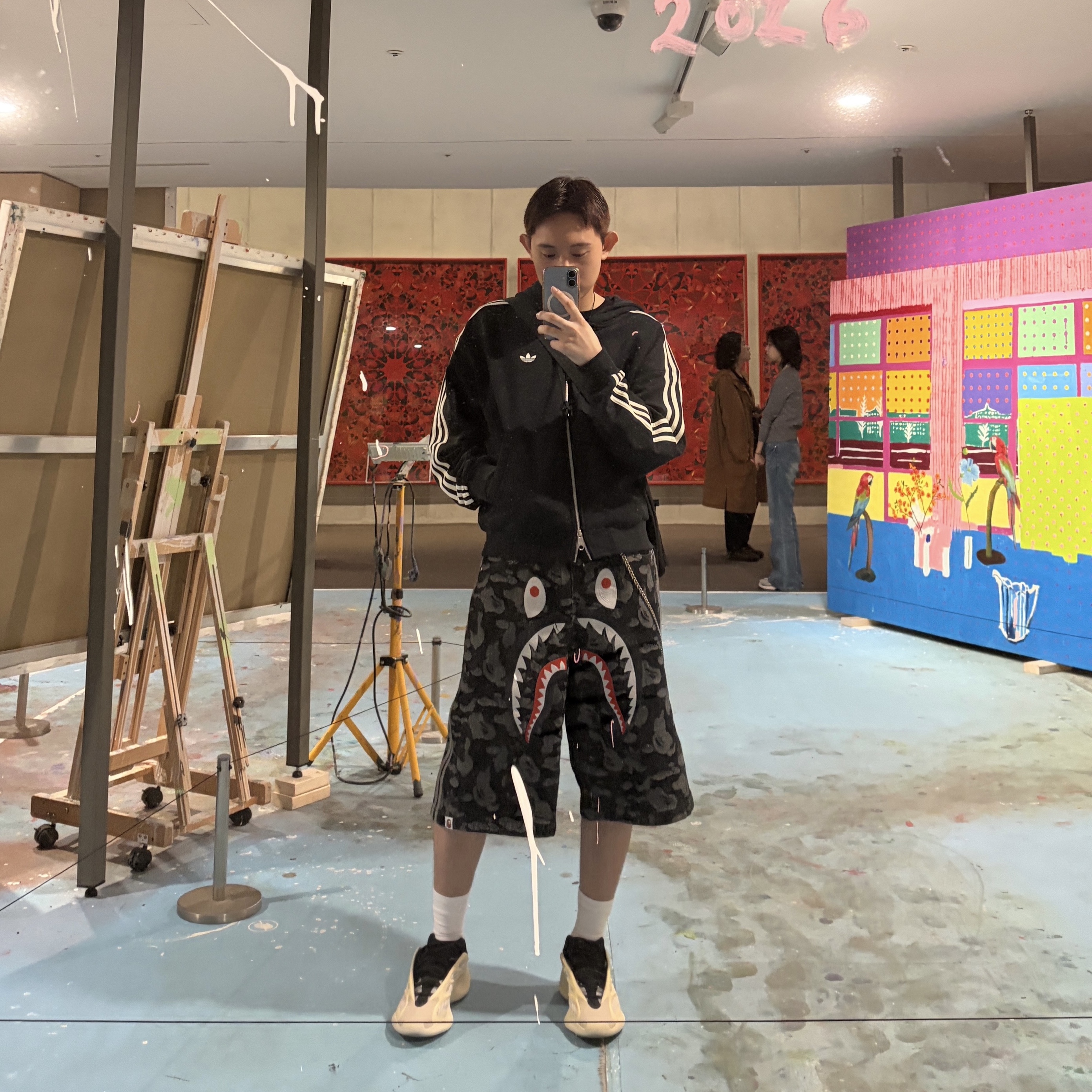 Adidas x BAPE Shark Denim Shorts Black - KR Sizing, Adidas Yeezy 700 V3 Azael 2022/2023 착용 스타일
