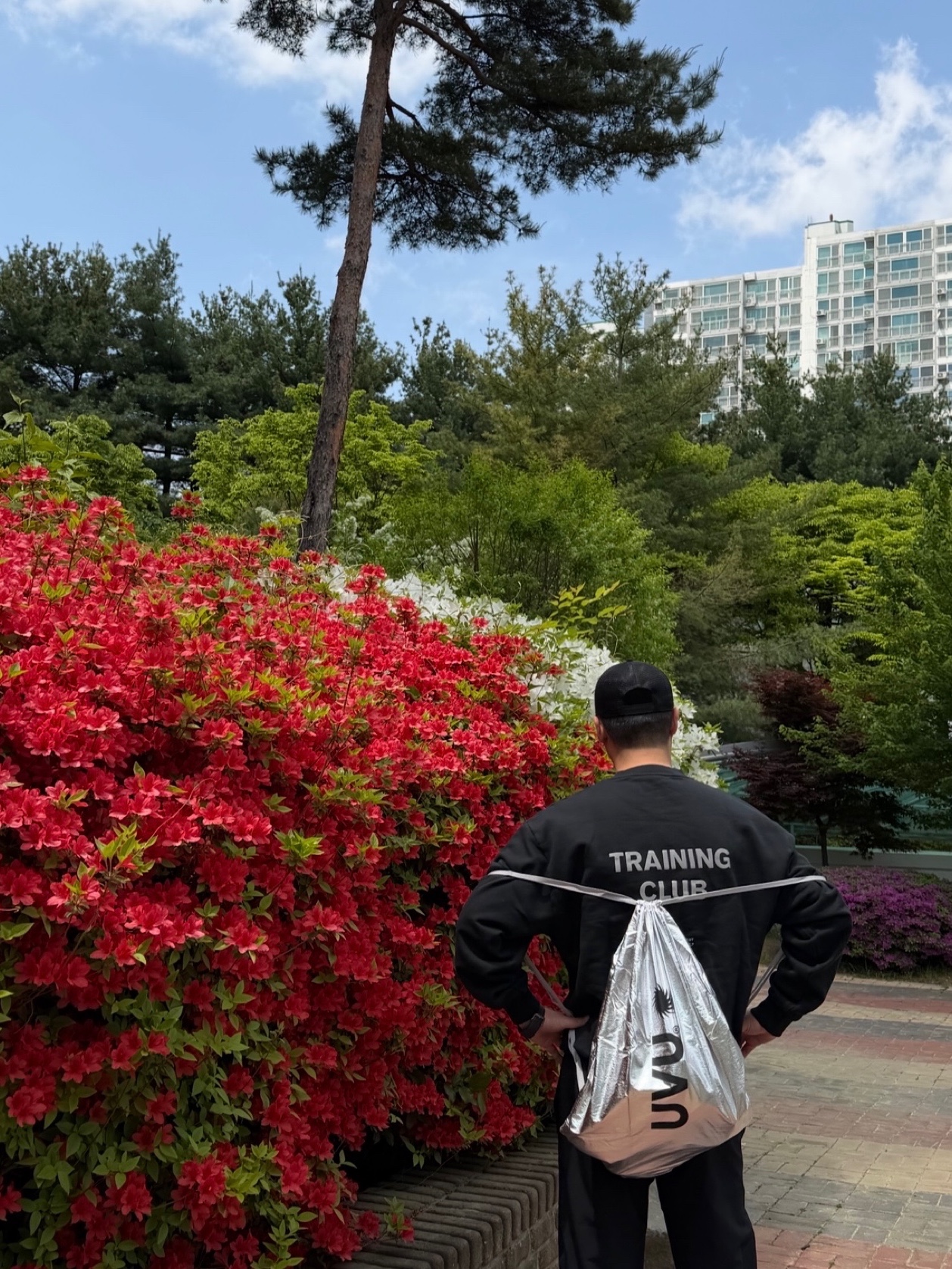 UVU Cap Black, UVU Training Club Sweatshirt Black Reflective 착용 스타일