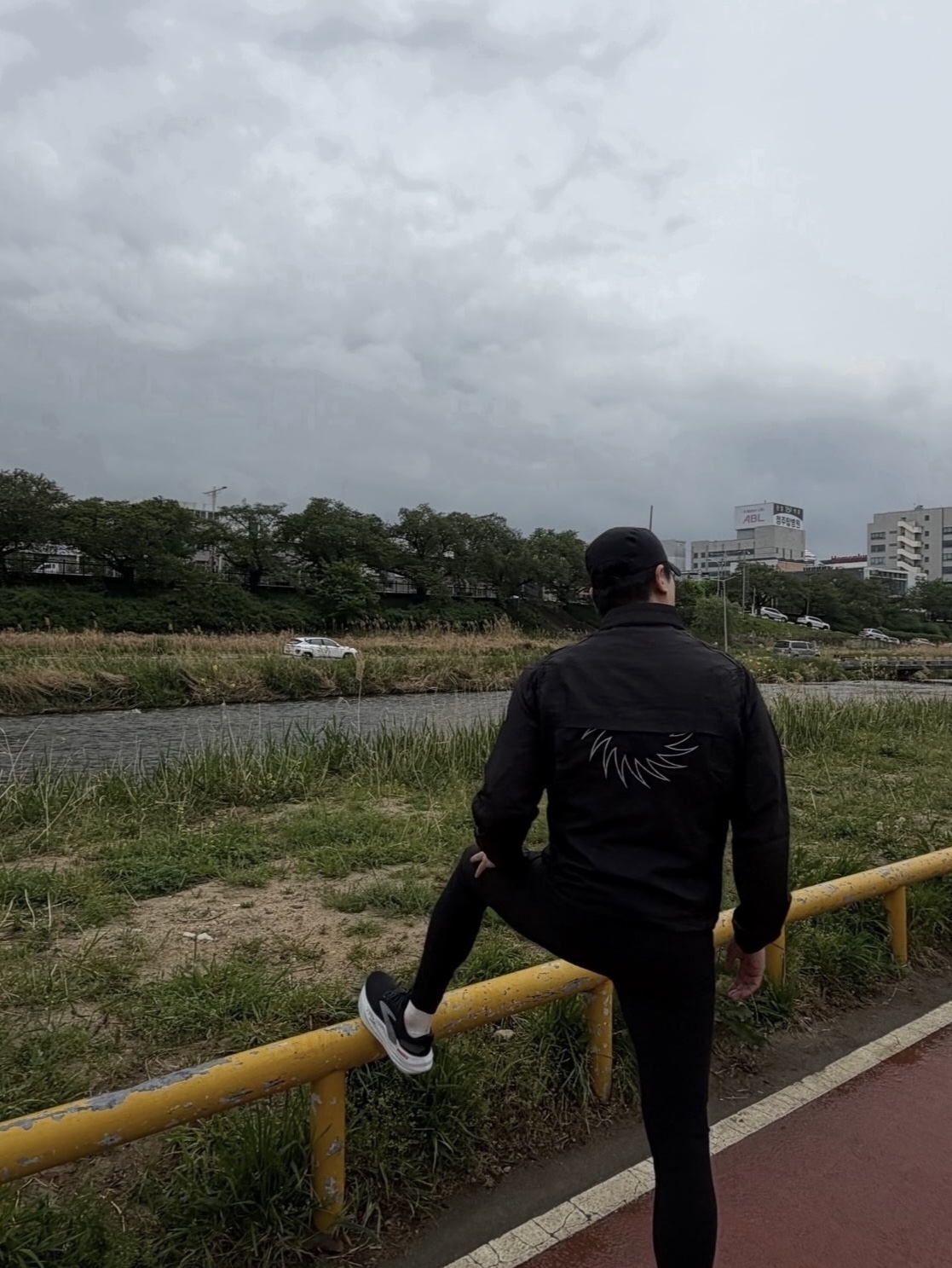 UVU Wind Jacket Black, UVU Windproof Gilet Black 착용 스타일 - 3