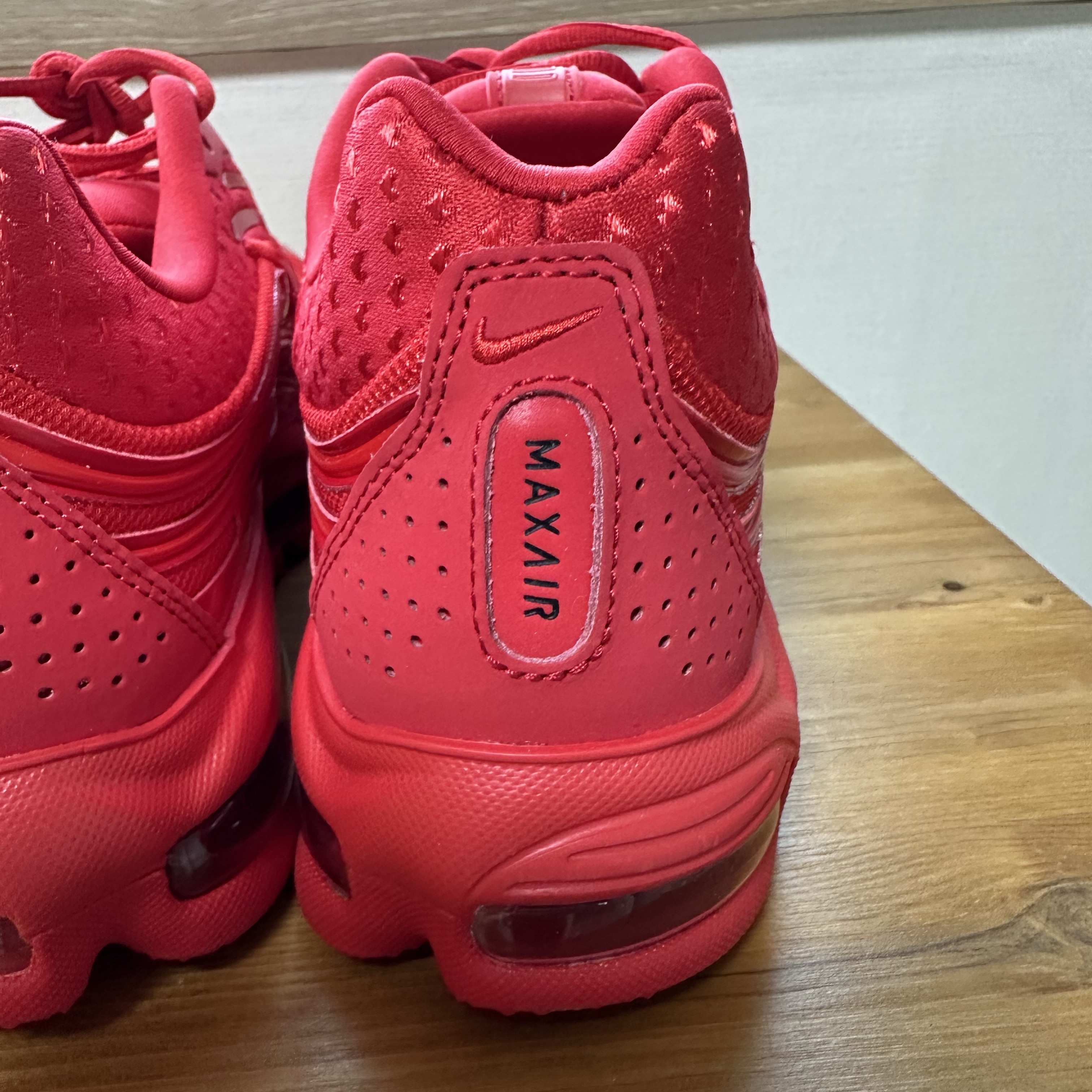 Nike Air Max TL 2.5 Valentine’s Day University Red Black 착용 스타일 - 3