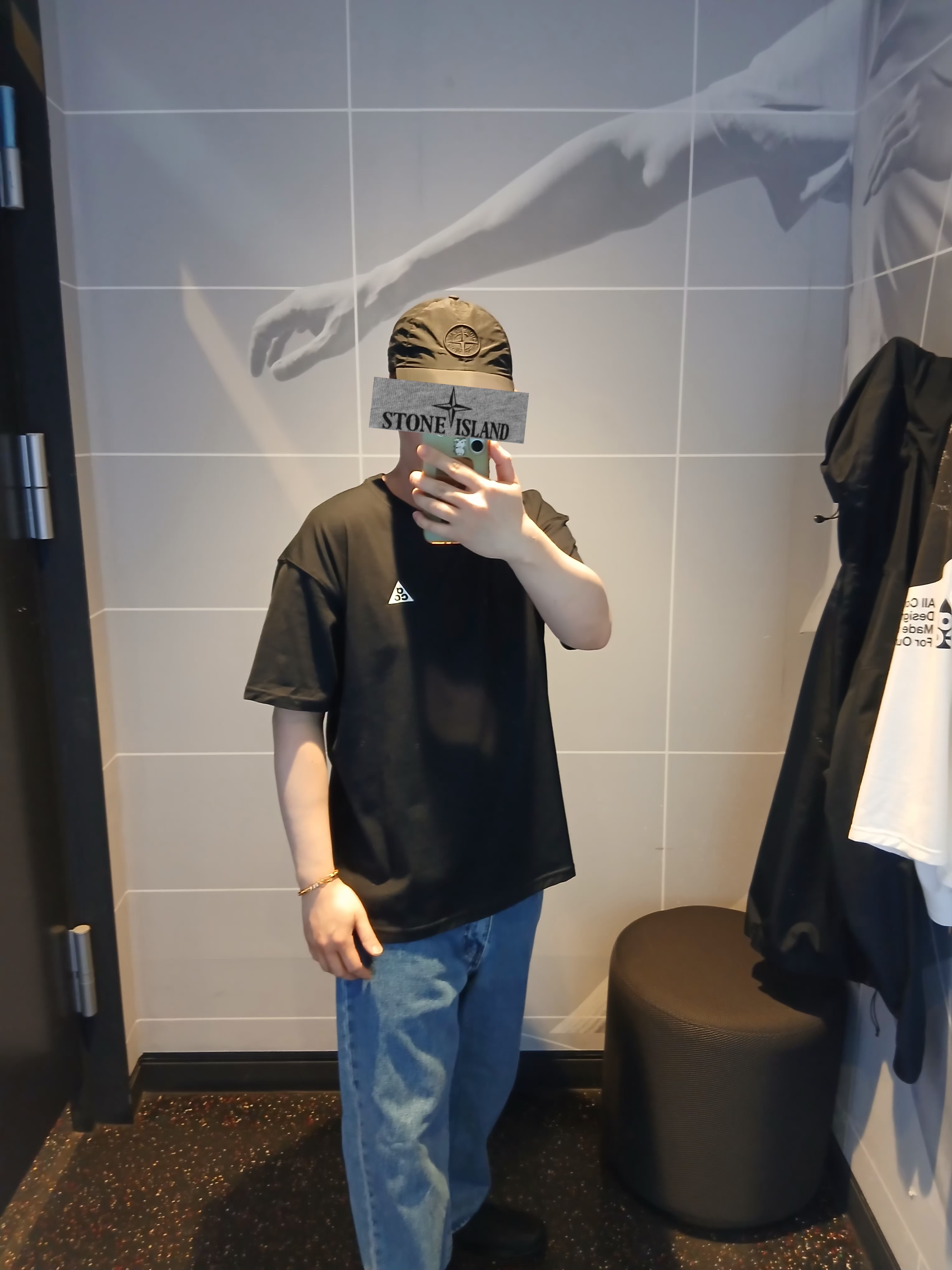 Stone Island 9100011 Nylon Metal in Econyl Baseball Cap with Drawcord Compass Embroidery Black, Arc'teryx Solano Hoody Black 착용 스타일 - 5