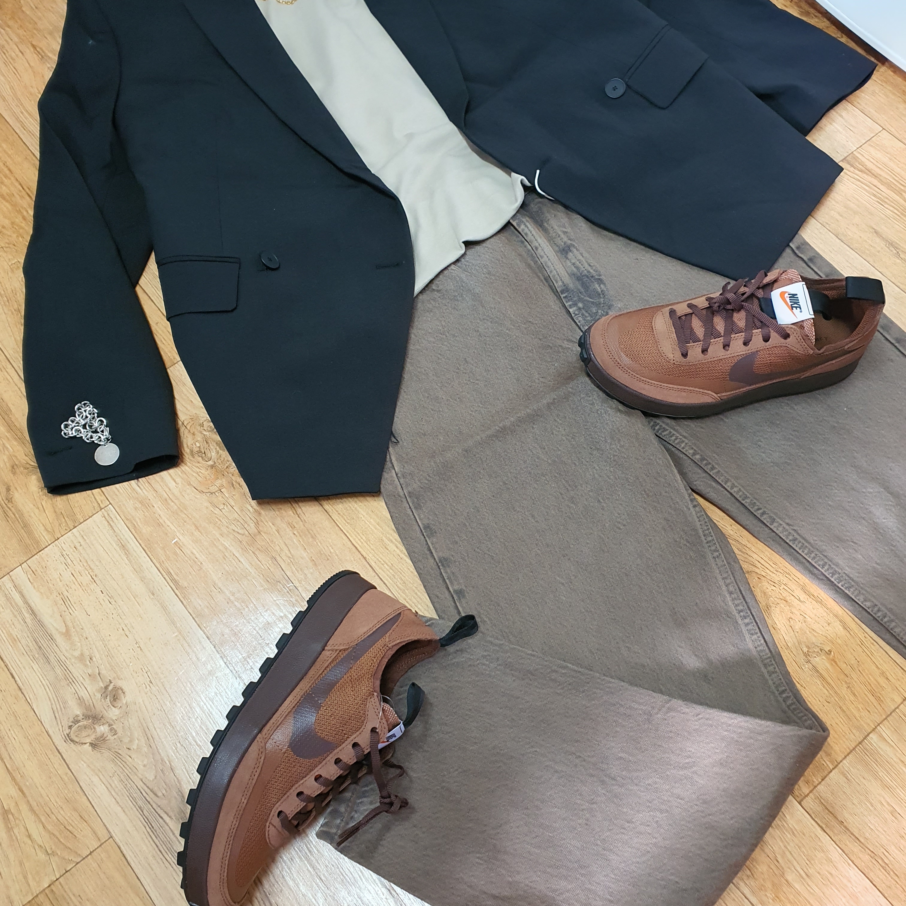 Zara Waxed Jeans Limited Edition Dark Brown, Zara x Andersson Bell Combined Knit and Leather Jacket Black 착용 스타일