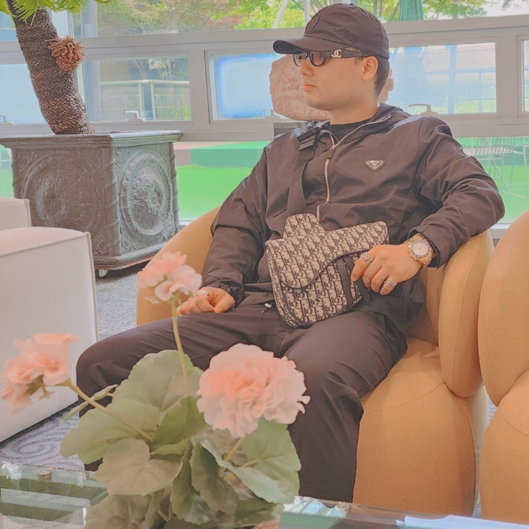 Stone Island 9100011 Nylon Metal in Econyl Baseball Cap with Drawcord Compass Embroidery Black, Dior Saddle Bag Beige & Black Dior Oblique Jacquard 착용 스타일