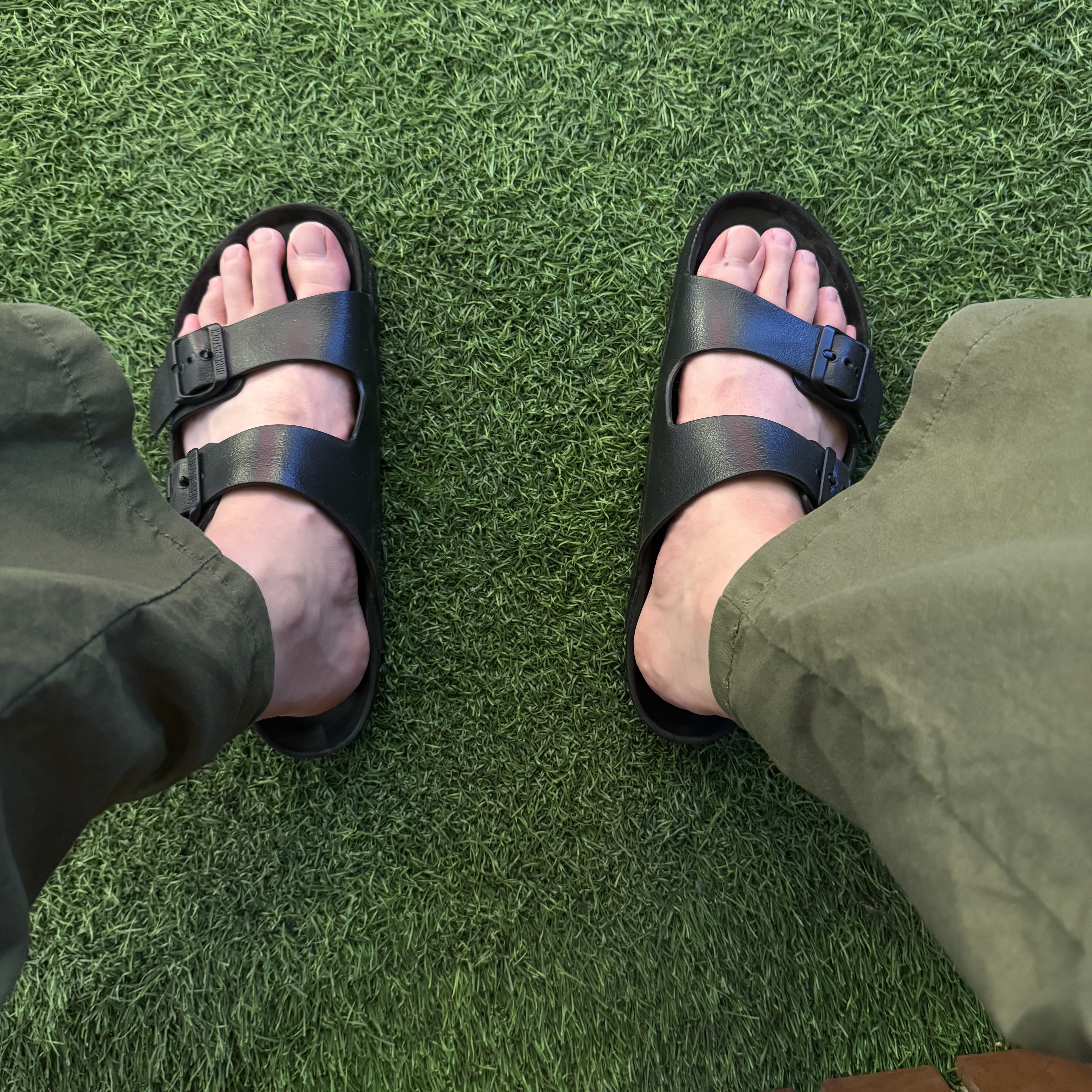 Birkenstock Arizona Essentials Eva Black - Regular 착용 스타일