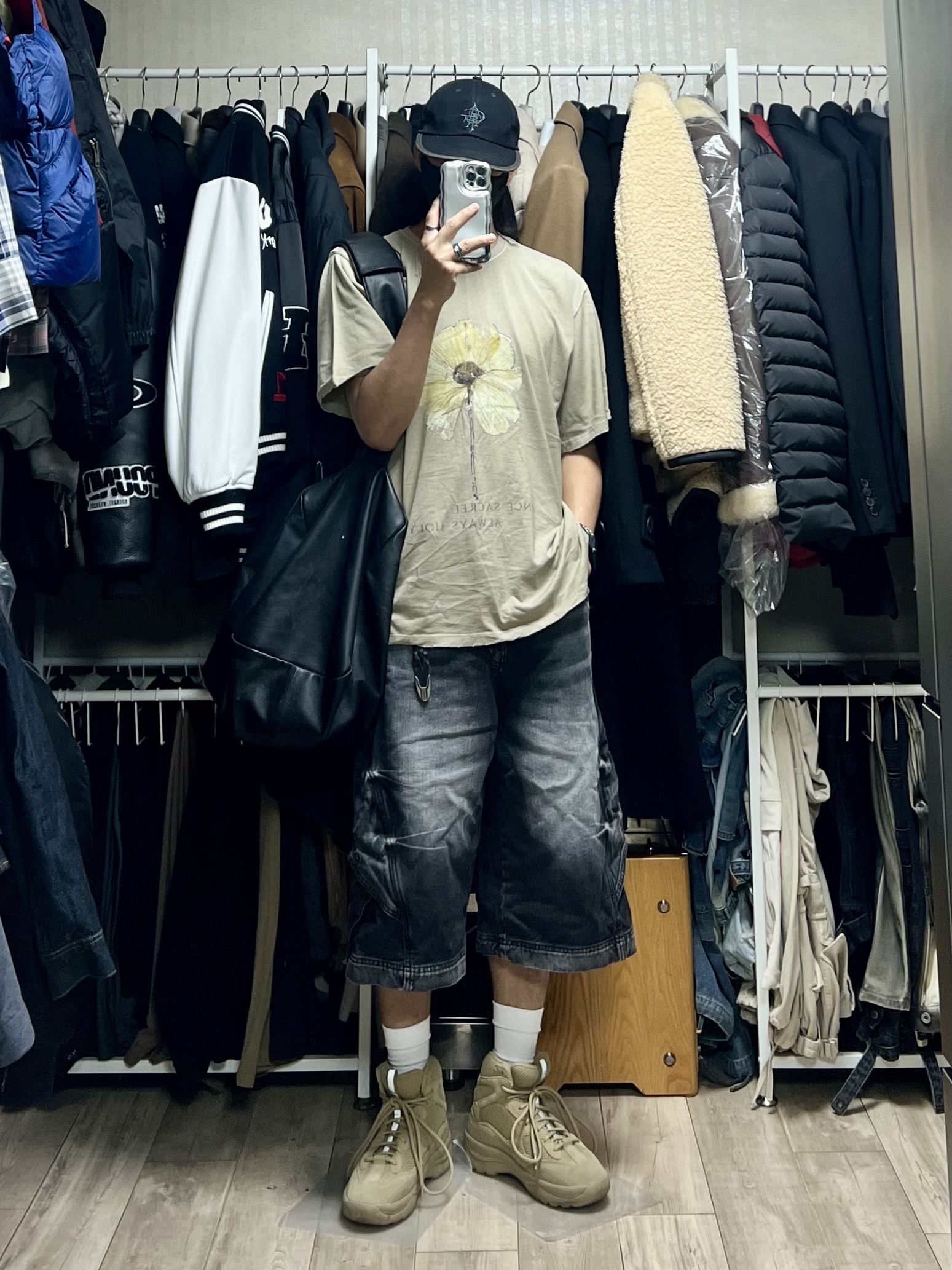 Adidas Yeezy Desert Boot Rock 착용 스타일