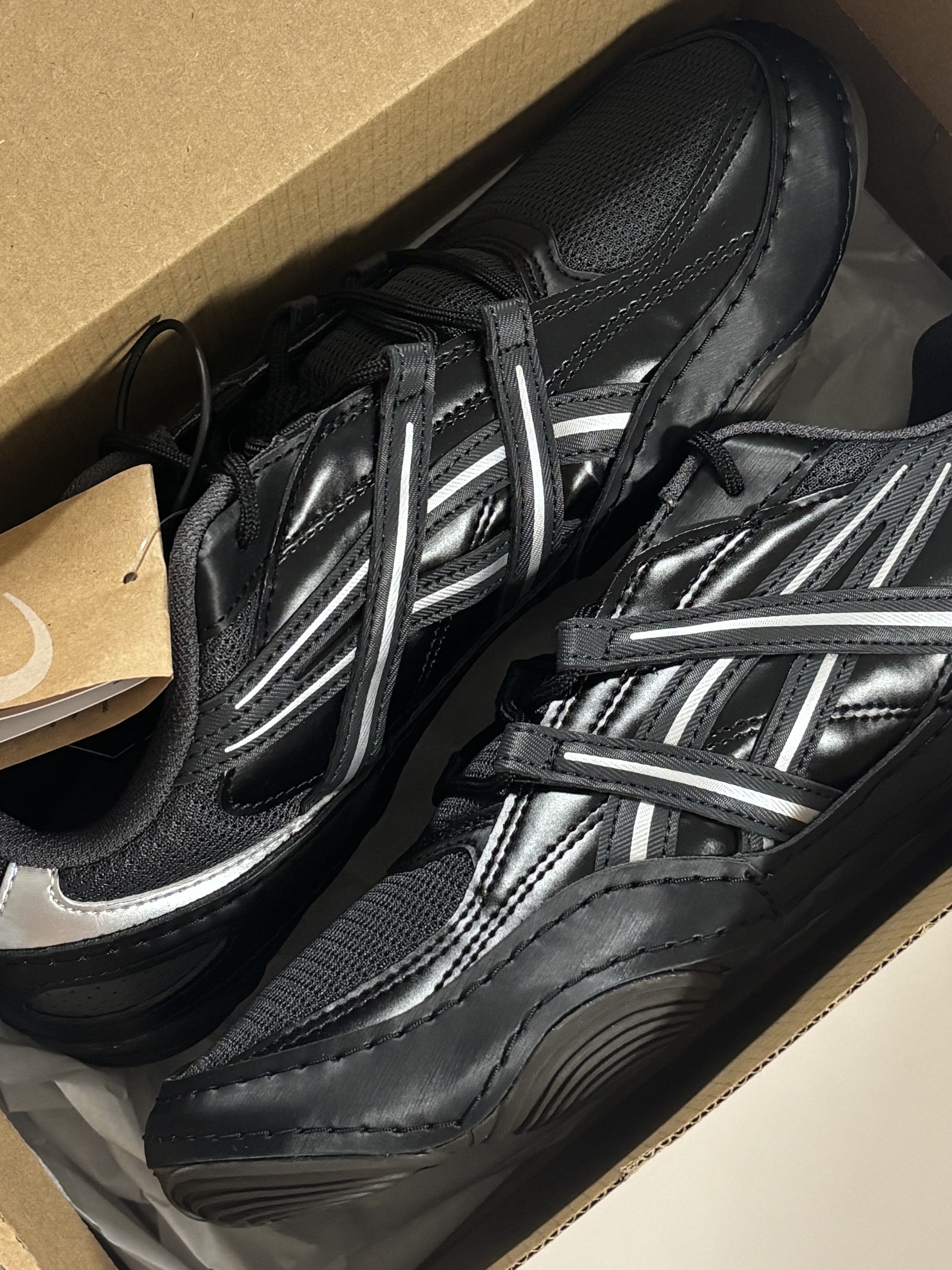 Asics Hypersync Graphite Grey Black 착용 스타일 - 3
