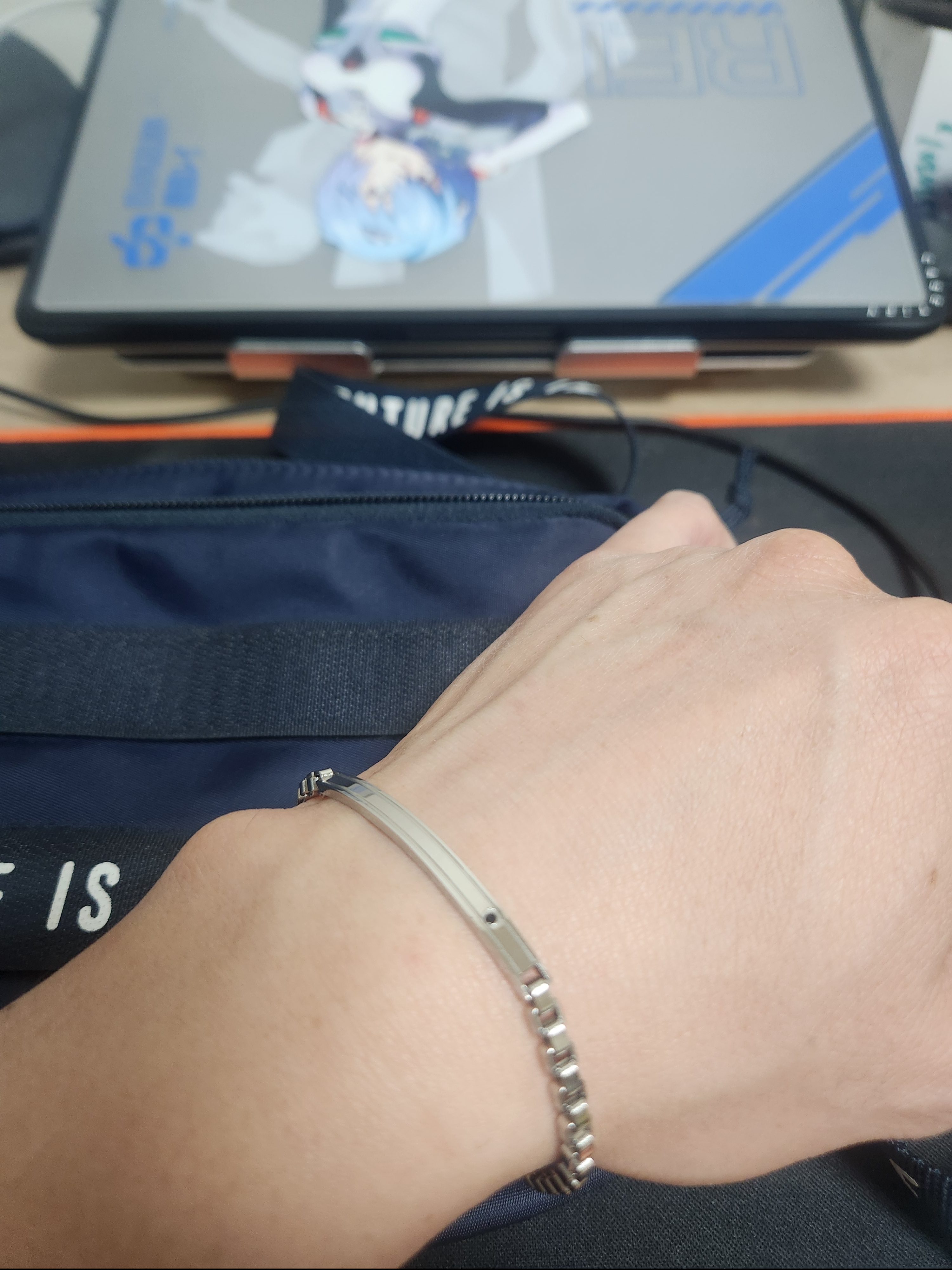 Human Made Military Pouch Small Navy 착용 스타일
