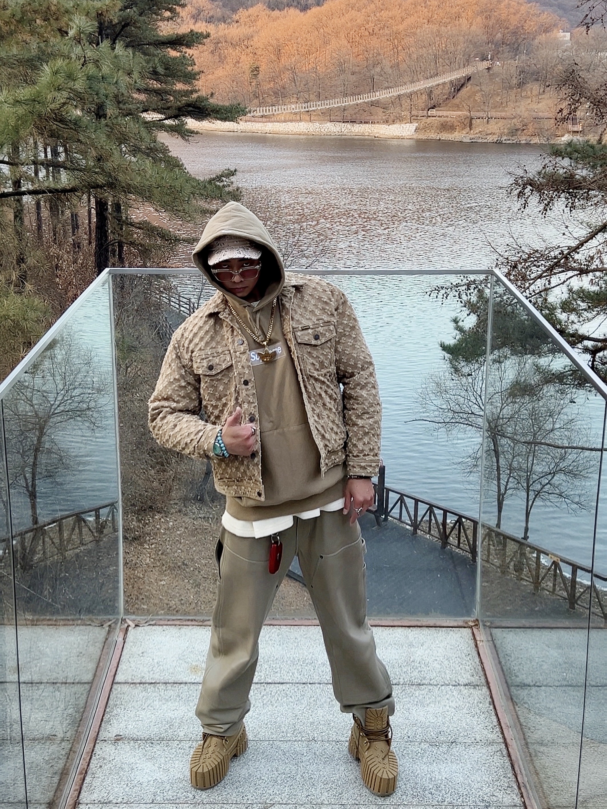 Supreme Bandana Camp Cap Tan - 21SS, Supreme Hole Punch Denim Trucker Jacket Brown - 20SS 착용 스타일