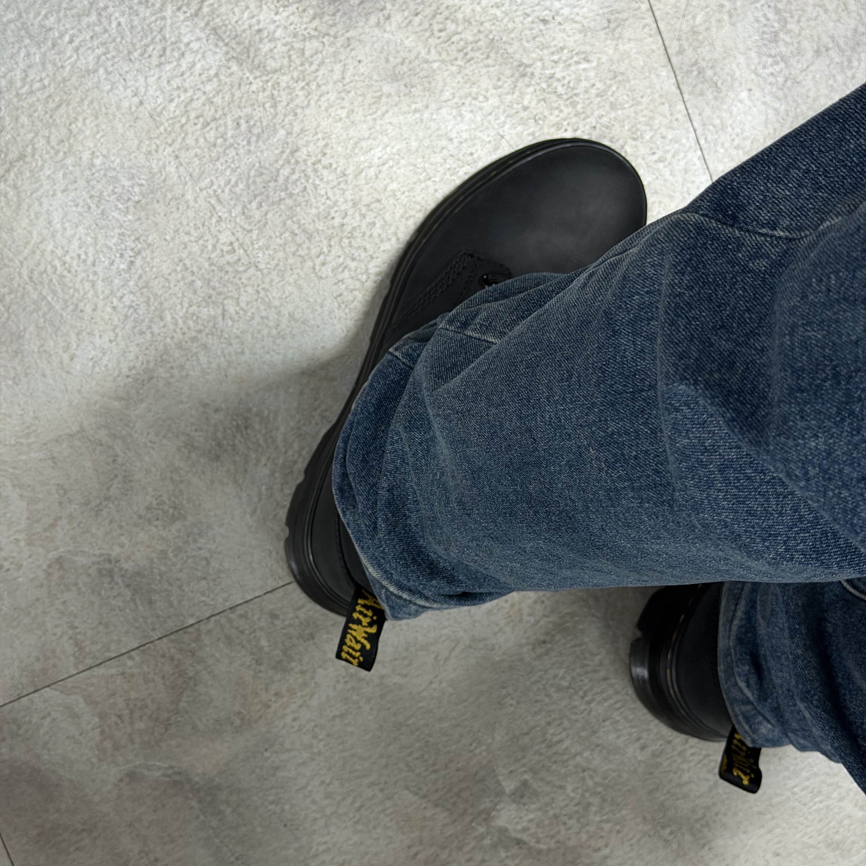 Dr. Martens Reeder Wyoming Leather Utility Shoes Black 착용 스타일 - 1