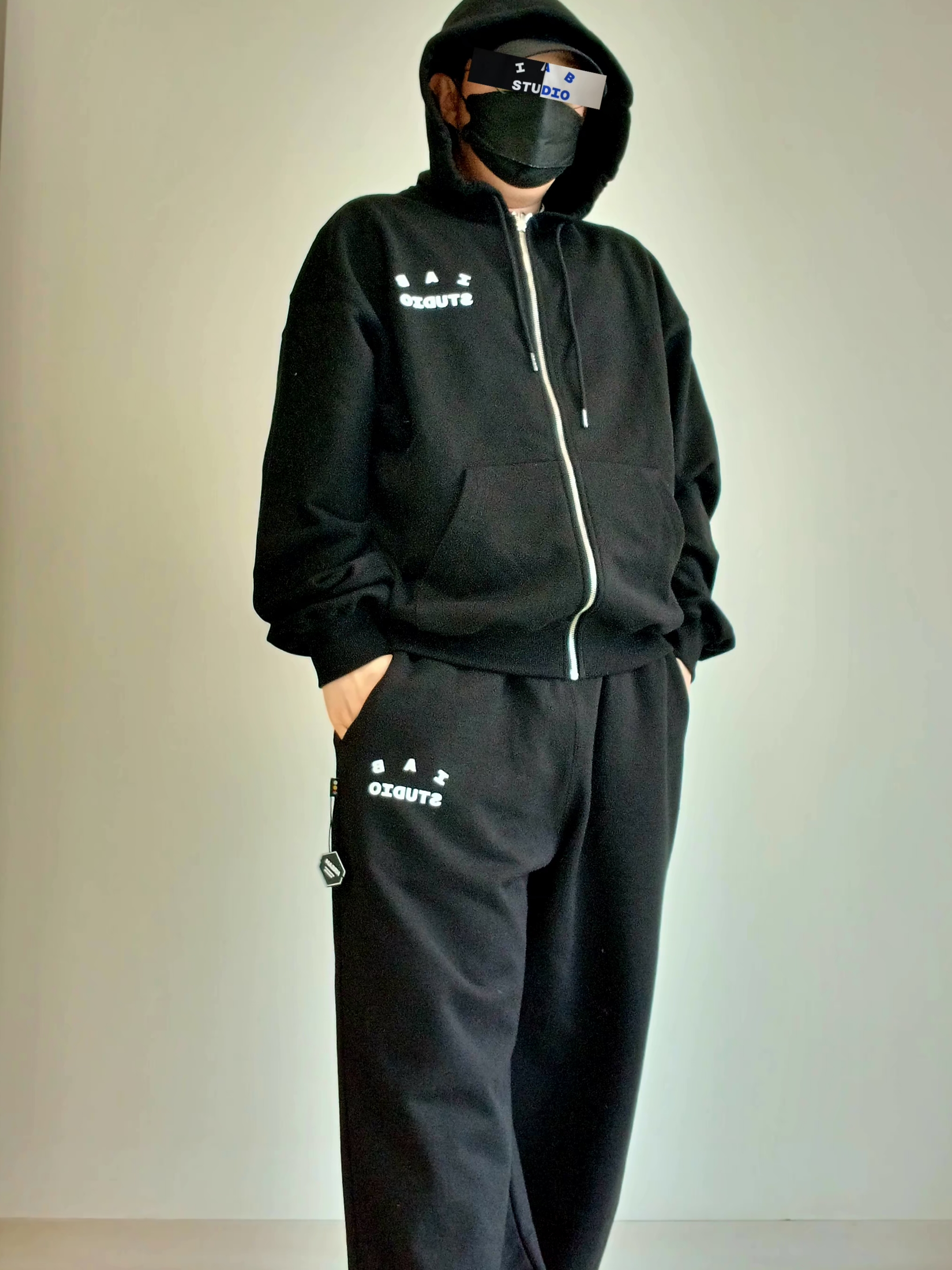 IAB Studio Zip-Up Hoodie Black - 26SS, IAB Studio IAB Sweatpants Black 착용 스타일 - 8