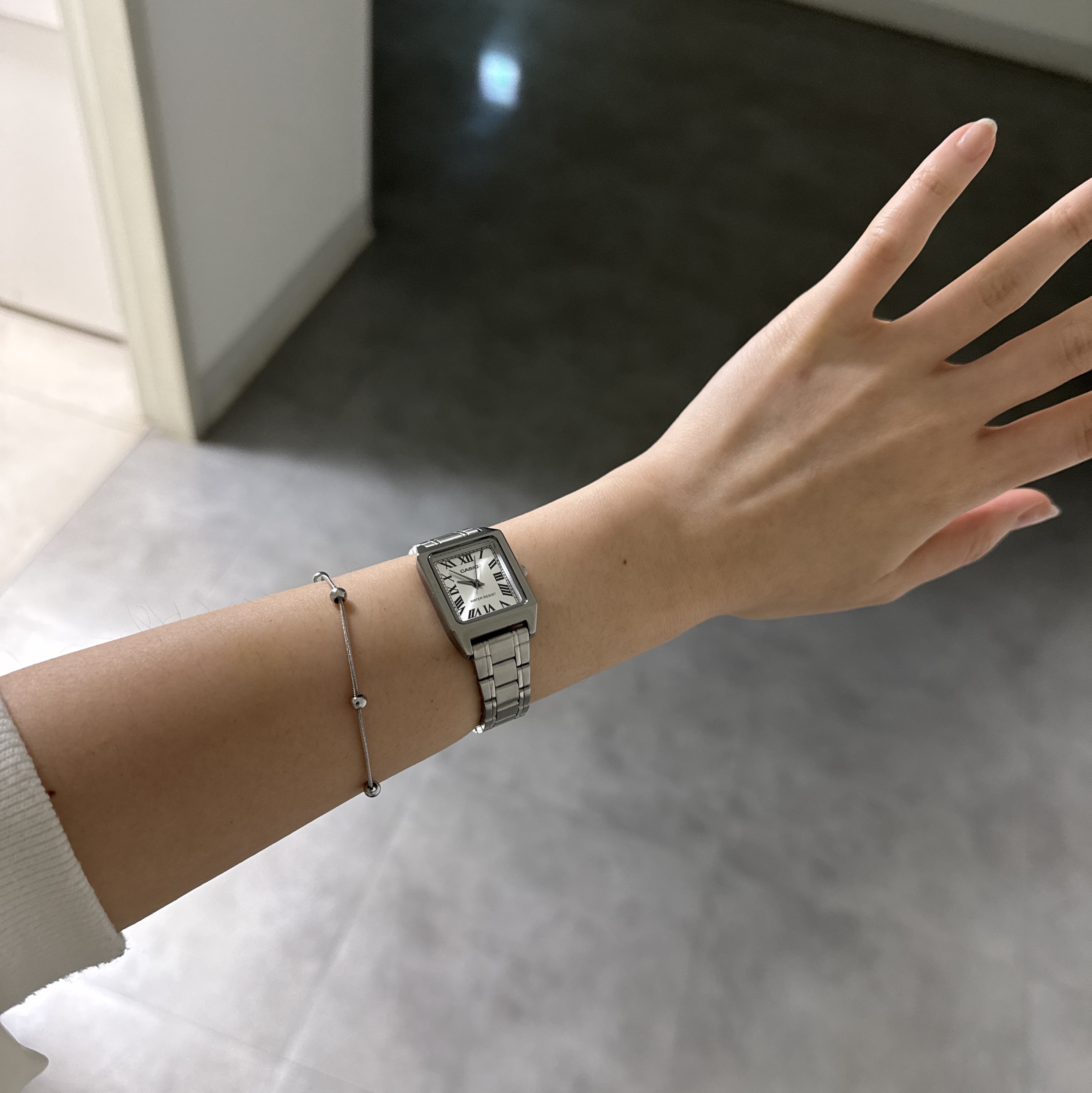 Casio LTP-V007D-7B 착용 스타일